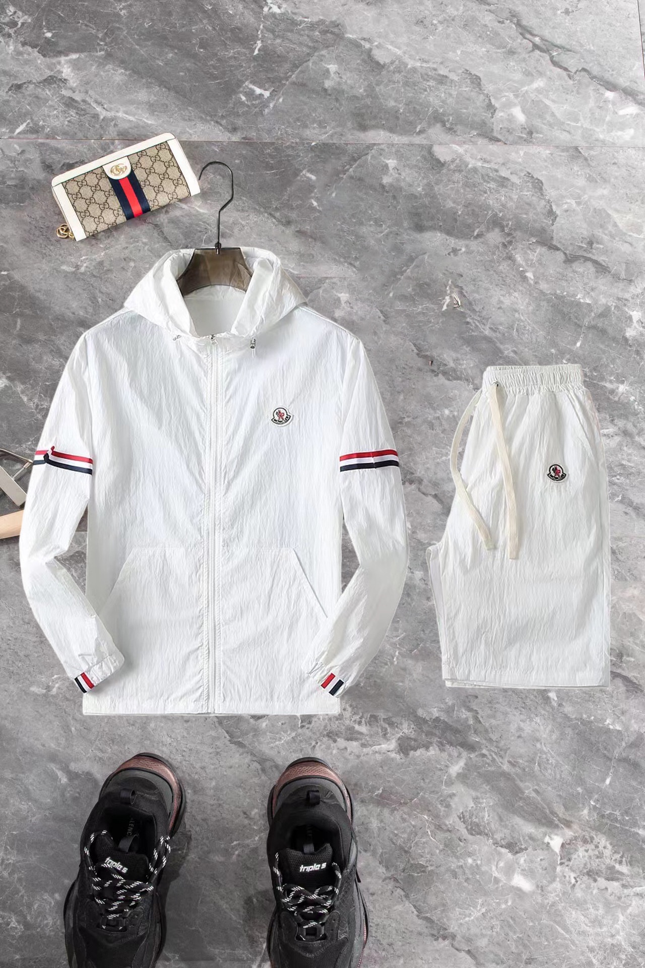 Moncler Abrigos y chaquetas Pantalones cortos Ropa de protección solar Trajes de dos piezas y conjuntos a juego Cortavientos Colección primavera – verano