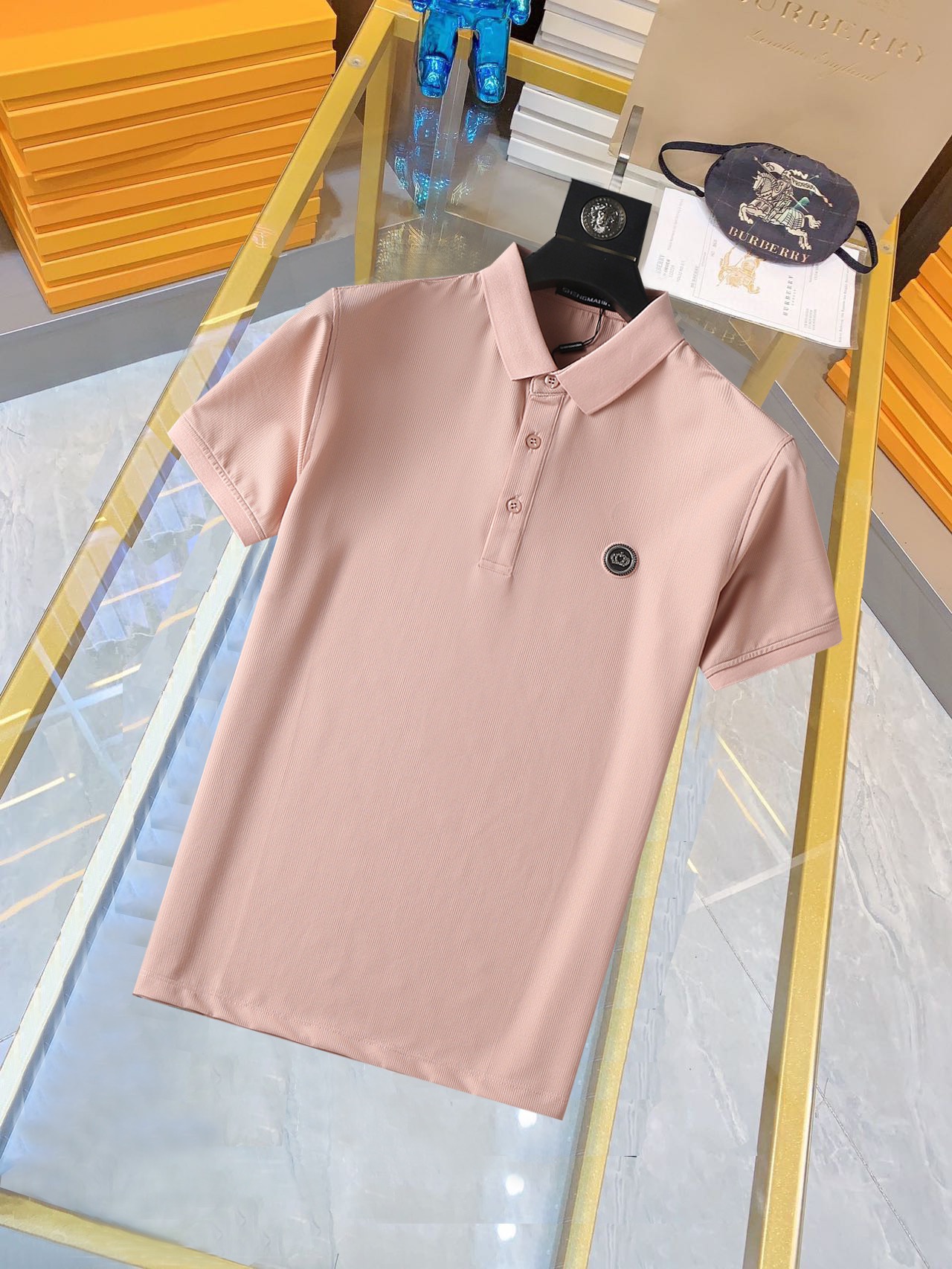 NO:160145,Crowxin High-end goods business, white-collar workers, must-have items for individuals in the unit!  Bead floor fabric casual business short-sleeved Polo, technology fabric, great body feel, smooth texture and great texture!  Good elasticity, no sense of restraint, the fabric has its own breathable mesh, moisture absorption and sweating, quick drying and keeping it dry, small lapel placket-breasted design, showing a straight posture, not soft pedal, simple style, can be used for business and leisure, highly recommended!  High-elastic ice silk, the touch is as smooth as jade silk, clean and neat, and elegant and gentlemanly. The high-end materials are the key to the fabric, the quality control must be used. The feel is extremely delicate and smooth, the fabric has a good gloss and upper body skeleton feel, so we can greet mature and quality men's clothing!  Sweat in summer and dry in seconds, a brand new experience Business commuting and leisure Number M-4XL, maximum wear 200 catties, Chrome hearts, T-shirt, alexander wang19860909克罗心 高端货商务 白领 单位人士必入单品！ 珠地面料休闲商务短袖Polo,科技面料,体感非常棒,手感顺滑质感很棒！弹性好,无任何束缚感,面料自带透气网孔,吸湿排汗,速干保持干爽,小翻领门襟排扣设计,展露挺拔姿态,不软踏,简约款式,商务休闲都可驾驭,强烈推荐！高弹冰丝,触感堪比玉蚕丝一样丝滑,干净利落,儒雅绅士风度.高级材质,重点就是面料上,品控的必上,手感极其细腻光滑,面料光泽感和上身骨架感好,打招成熟品质男装！夏天出汗秒干,全新体验 商务通勤休闲 码数M-4XL,最大穿200斤,,chrome hearts,T-shirt,alexander wang,Men's clothing