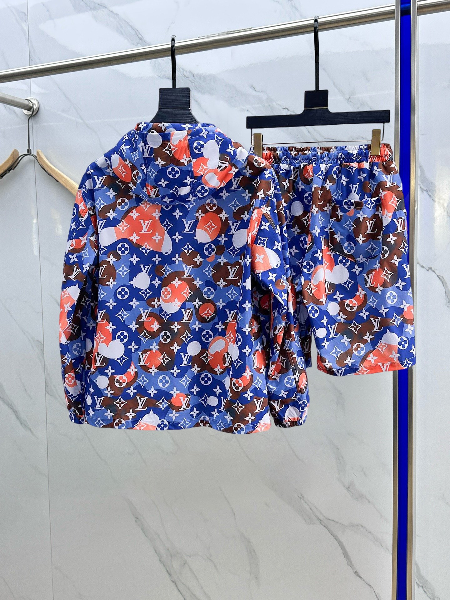 Louis Vuitton 官网 LV 2026春夏款 新款防风衣防晒衣套装薄外套夹克短裤套装 三标齐全五金带Logo