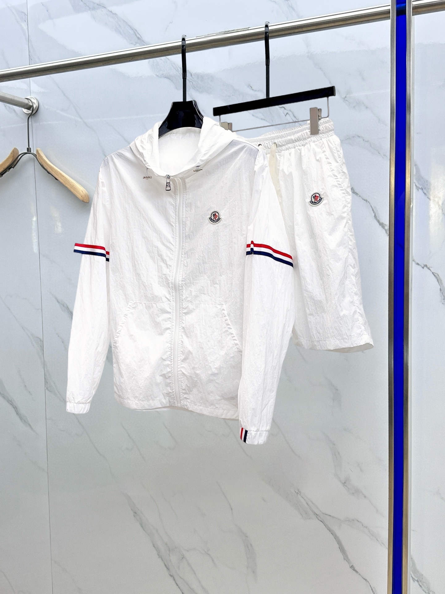 NO:142168,The original order of the official website, cover the 2025 spring and summer style!  New windbreaker sunscreen suit thin jacket jacket shorts set three-standard hardware belt logo high-quality original fabric same style internet celebrity celebrity hardware accessories very comfortable feeling super versatile and beautiful jacket non-market ordinary version at will Compare absolutely guaranteed quality Color picture color Size M-3XL, Moncler, shorts, jackets & coats, jackets & coats, alexander wang19860909官网原单货 蒙口 2025春夏款！新款防风衣防晒衣套装薄外套夹克短裤套装 三标齐全五金带Logo 高版本高品质 原版面料网红明星同款 开模定制五金辅料 感非常舒服 超级百搭好看的一款外套 非市场普通版本 随意对比 品质绝对保证 颜色图色 尺码M-3XL,,Moncler,shorts,jackets & coats,jackets & coats,alexander wang,Men's clothing