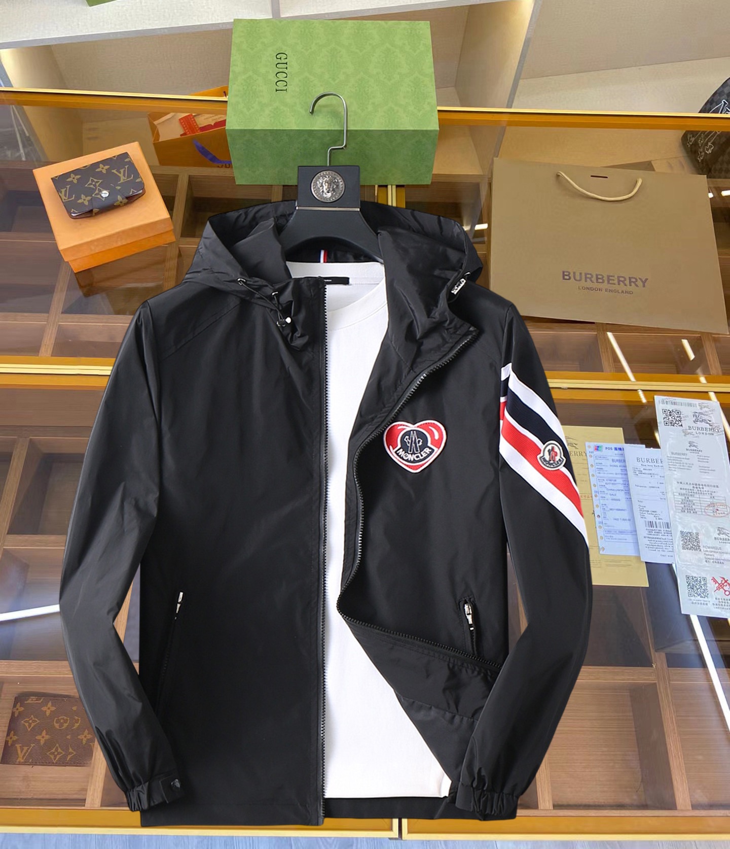 NO:119266,The new men's jacket for spring 2025, the original single three-standard full high-end version!  Customized fabrics for counters are breathable and comfortable, with impeccable details, brand elements design concept, professional purchasing level reflects high quality. The feel is delicate and soft!  It is casually cut, with a great upper body style!  Code number M~XXXL, Moncler, jackets & coats, jackets & coats, alexander wang19860909蒙口 2025开春新款男士夹克外套,原单三标齐全高端版本！专柜定制面料 透气舒适度高,细节无可挑剔,品牌元素设计理念,专业代购级体现高品质.手感细腻柔软！呈现休闲裁剪,上身版型超赞！码数M～XXXL,,Moncler,jackets & coats,jackets & coats,alexander wang,Men's clothing