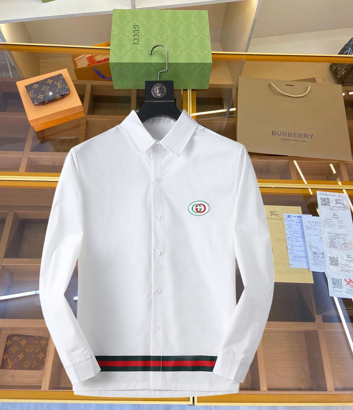 NO:119238,Guqi high-end casual series!  2025 new spring counter casual long-sleeved shirt!  The latest brand element logo heavy industry design, traceless tailoring, imported 80-plus super high-stretched yarn cotton, smooth and comfortable to touch, good elasticity, soft and delicate, not easy to pill! It is extremely fashionable, durable and has a tone, and the upper body is very handsome, comfortable, and extremely stylish and versatile!  !  A must-have for successful men!  Size M-3XL, placing an order to report height and weight, Shirts, alexander wang19860909古奇 高端休闲系列！2025开春新品专柜休闲长袖衬衫！品牌最新元素logo重工设计 无痕剪裁 进口80支的超高支纱棉,手感柔滑舒适,弹性佳 软软细腻 不易起球!极为时尚耐看有腔调,上身非常帅气 舒服,极致有型的百搭款！！成功男士必备！尺码M-3XL,下单报身高体重,,shirts,alexander wang,Men's clothing