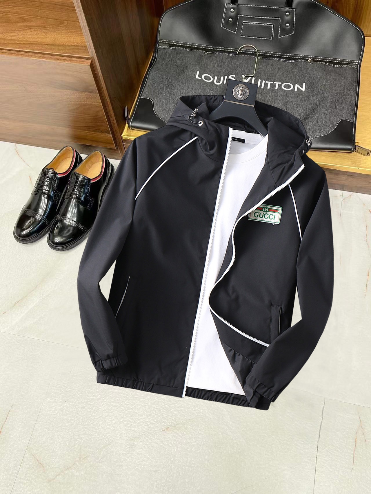 NO:134932,Guqi Kaiqiu new men's jacket, original single three-standard full high-end version!  Customized fabrics for counters are breathable and comfortable, with impeccable details, brand elements design concept, professional purchasing level reflects high quality. The feel is delicate and soft!  It is casually cut, with a great upper body style!  Code number M~XXXL,,jackets & coats,jackets & coats,alexander wang19860909古奇 开秋新款男士夹克外套,原单三标齐全高端版本！专柜定制面料 透气舒适度高,细节无可挑剔,品牌元素设计理念,专业代购级体现高品质.手感细腻柔软！呈现休闲裁剪,上身版型超赞！码数M～XXXL,,jackets & coats,jackets & coats,alexander wang,Men's clothing