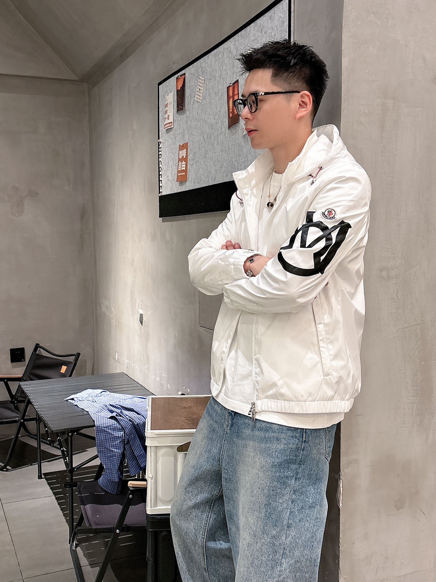 NO:513123,The new 2025 autumn jacket, the new product on the show is perfect, comfortable and warm, the three-standard complete colors and full and attractive, and the very outstanding design easily advances the sense of fashion. The workmanship is extremely exquisite and rigorous, and the wiring is neat and meticulous!  A masterpiece of a big-name designer!  The upper body doesn't look bloated and super handsome!  Spot code M ~ XXXL,,Moncler,jackets & coats,jackets & coats,alexander wang19860909蒙口 2025秋季新款夹克外套,秀场新品品相非常完美,舒适保暖,三标齐全色泽饱满诱人,非常出彩的设计,轻松将时髦感进阶,做工极为考究严谨,走线工整细致！大牌设计师巨作！上身不显臃肿、超级帅气！现货码数M ～ XXXL,,Moncler,jackets & coats,jackets & coats,alexander wang,Men's clothing