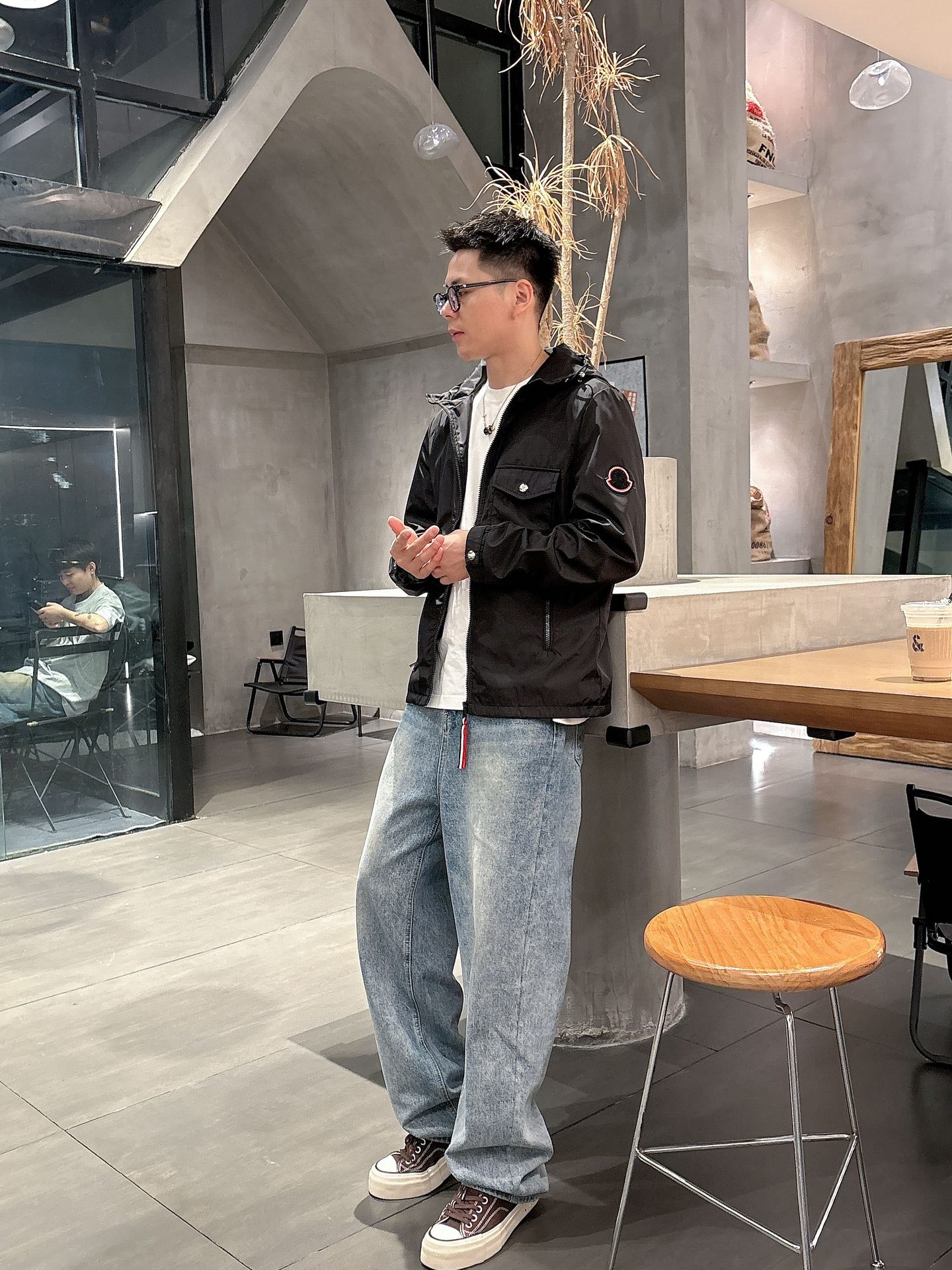 NO:513127,The new 2025 autumn jacket, the new product on the show is perfect, comfortable and warm, the three-standard complete colors and full and attractive, and the very outstanding design easily advances the sense of fashion. The workmanship is extremely exquisite and rigorous, and the wiring is neat and meticulous!  A masterpiece of a big-name designer!  The upper body doesn't look bloated and super handsome!  Spot code M ~ XXXL,,Moncler,jackets & coats,jackets & coats,alexander wang19860909蒙口 2025秋季新款夹克外套,秀场新品品相非常完美,舒适保暖,三标齐全色泽饱满诱人,非常出彩的设计,轻松将时髦感进阶,做工极为考究严谨,走线工整细致！大牌设计师巨作！上身不显臃肿、超级帅气！现货码数M ～ XXXL,,Moncler,jackets & coats,jackets & coats,alexander wang,Men's clothing