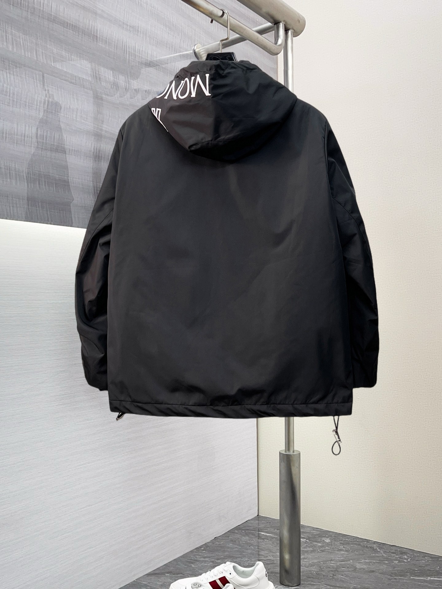 ， 蒙口 秋季新款棉衣外套，秀场新品‼品相非常完美，双面穿舒适保暖，三标齐全色泽饱满诱人，非常出彩的设计