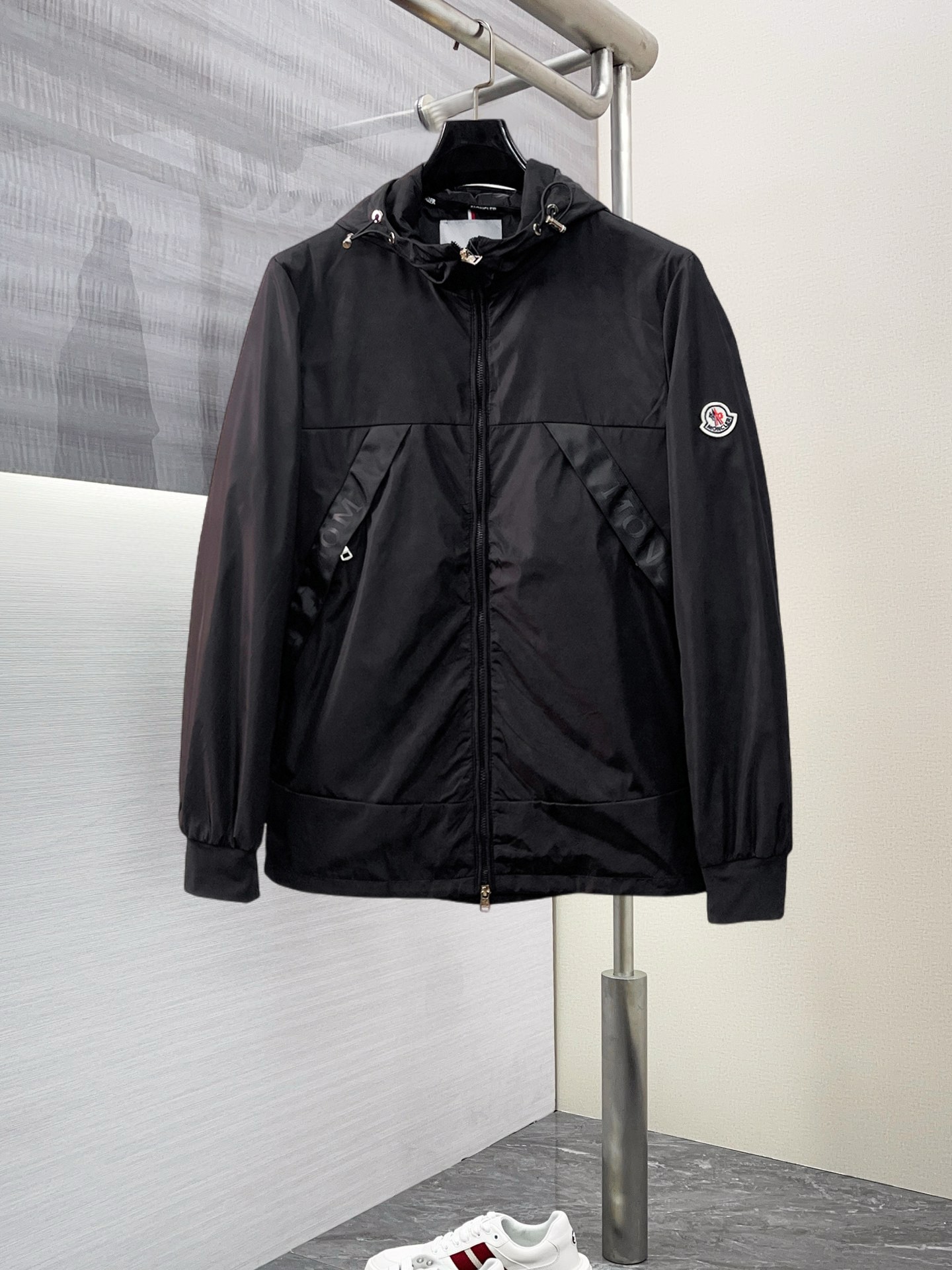 Moncler Jacket 08946