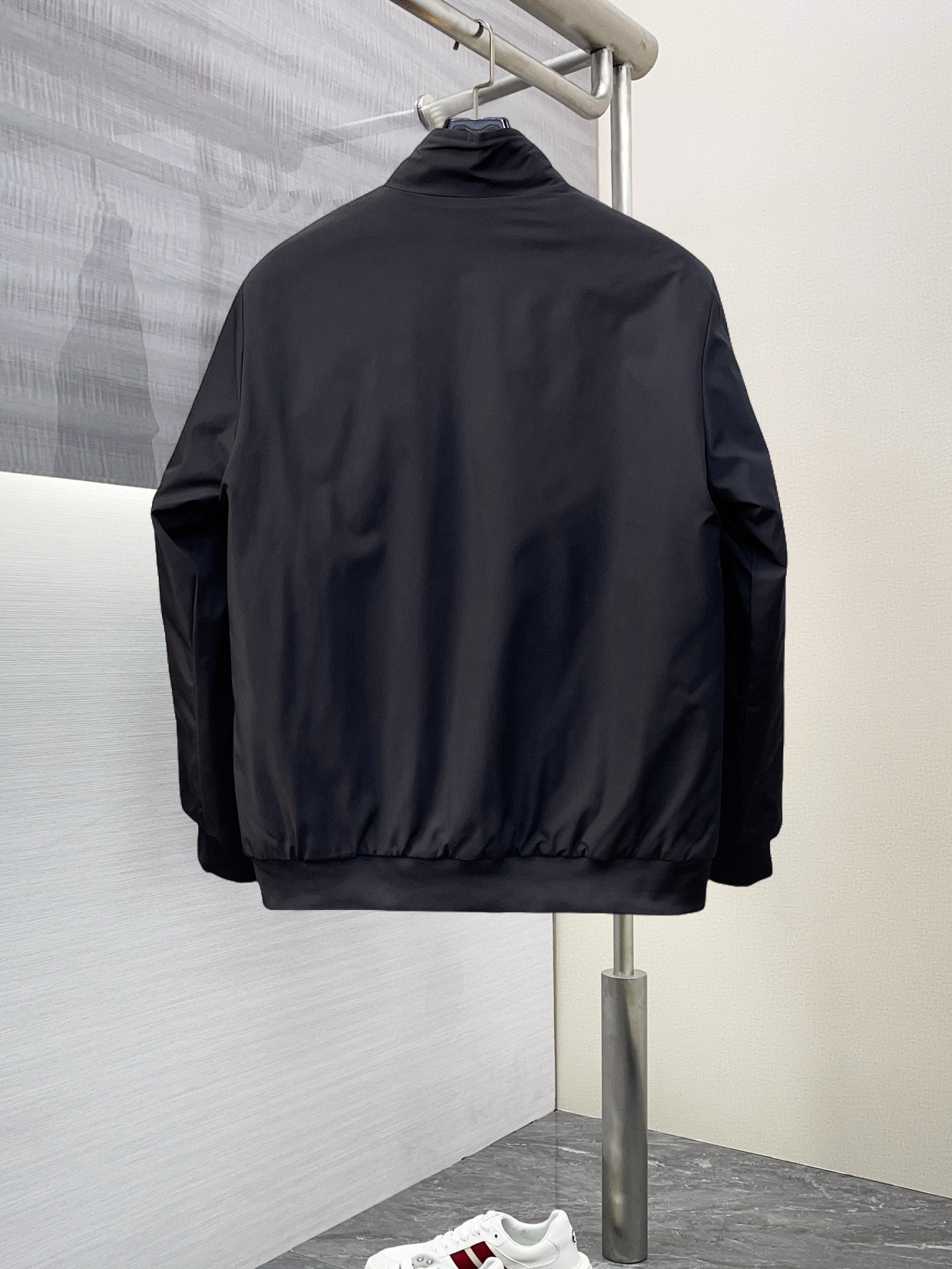 ， 阿玛尼 秋冬专柜新款休闲时尚薄棉服棉衣夹克外套  超前卫设计风格 细腻舒适 穿着非常轻便不易起皱。多