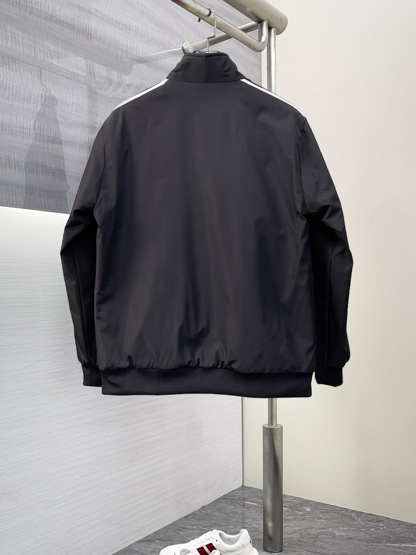 ， 蒙口 秋冬专柜新款休闲时尚薄棉服棉衣夹克外套  超前卫设计风格 细腻舒适 穿着非常轻便不易起皱。多重