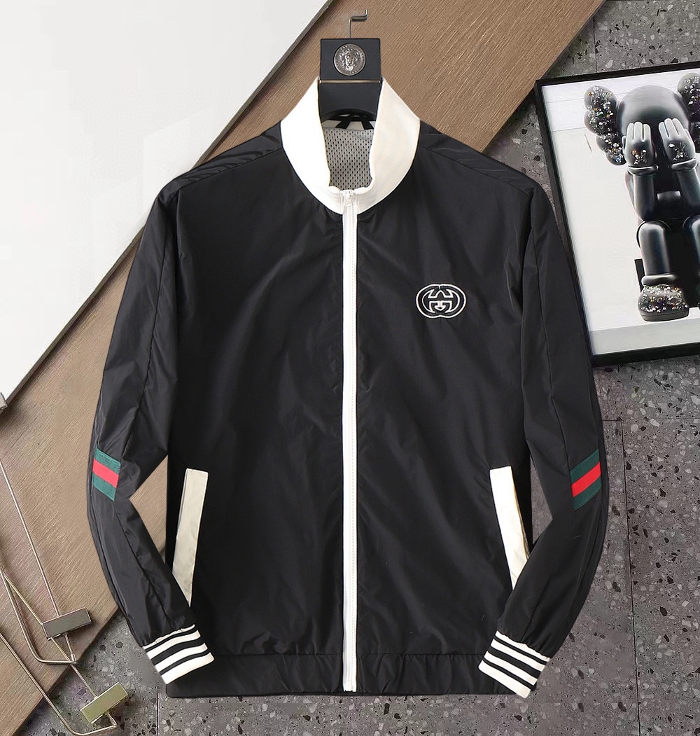 NO:120807,Guqi 2025 Spring New Jacket Jacket, the new product on the show is perfect, comfortable and warm, the three standards are complete in color and full and attractive, and the very outstanding design easily advances the sense of fashion, the workmanship is extremely exquisite and rigorous, and the wiring is neat and meticulous!  A masterpiece of a big-name designer!  The upper body doesn't look bloated and super handsome!  Spot code M ~ XXXL,,jackets & coats,jackets & coats,alexander wang19860909古奇 2025开春新款夹克外套,秀场新品品相非常完美,舒适保暖,三标齐全色泽饱满诱人,非常出彩的设计,轻松将时髦感进阶,做工极为考究严谨,走线工整细致！大牌设计师巨作！上身不显臃肿、超级帅气！现货码数M ～ XXXL,,jackets & coats,jackets & coats,alexander wang,Men's clothing