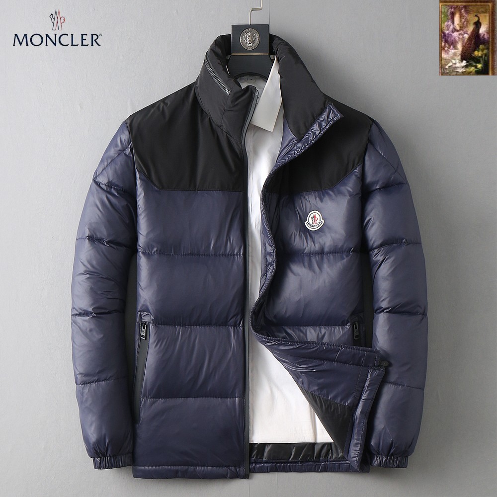 NO:599842,Mengkou's new 2025 autumn and winter down jacket. This is known as the most expensive down jacket in the world, all 90 down. With a classic logo combination, it is full of visual impact at first sight. It has better thermal insulation performance, is light and not heavy, and has good loft recovery after compression, and it can gather heat and lock in temperature!  Personalized color matching design, fresh and energetic!  There are too many versions circulating in the market. In addition to the different fabrics and workmanship, the biggest difference is that the filling is not goose down at all but feather silk or velvet, etc., and it is not easy to distinguish for those who don’t understand. In addition, the fabrics and workmanship are definitely not of the same level. In short, look for us and you will never go astray. All the exclusive full colors are purchased from genuine development. If you understand the quality of our down jackets, you can safely recommend it with your eyes closed. The three standards are complete!  Uniform series for men and women!  Size M-3XL. Can be worn up to 200 pounds, Moncler, down jacket, alexander wang19860909蒙口 2025秋冬新款羽绒服.这款号称羽绒服届最贵的,全部90绒的.带着经典的Logo组合搭配,第一眼看到就是满满的视觉冲击,保暖性能更出色,轻便不厚重,且压缩后的蓬松度恢复性好,聚热锁温！个性的拼色设计,清新有活力！市面流通的版本实在太多了,除了面料做工不同外,最大的区别就是填充物根本不是鹅绒而是羽丝或手感绒等等,而不懂的根本不容易区分.另外面料和做工也绝对不是一个级别,总之认准我们,让你绝对不跑偏,独家全色全部购入正版开发,懂我们家羽绒服质量的,完全可以放心闭眼推.三标齐全！男女同款系列！码数M-3XL.最大穿到200斤,,Moncler,down jacket,alexander wang,Men's clothing
