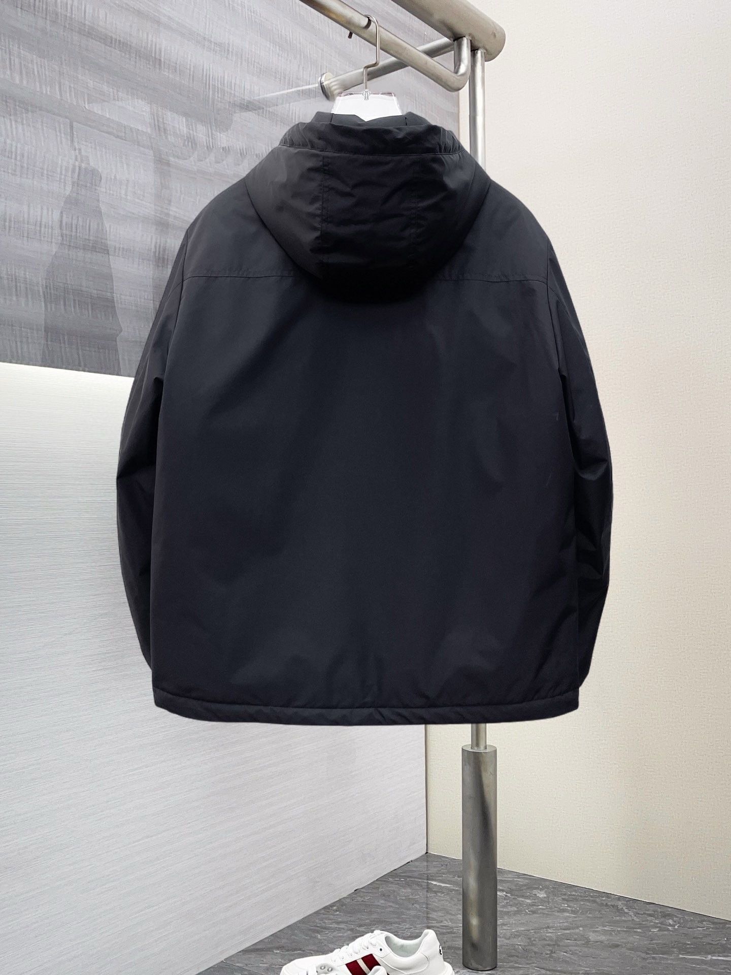 , 杰尼亚 秋冬新款羽绒服。这款号称羽绒服届最贵的,带着经典的Logo组合搭配,第一眼看到就是满满的视觉