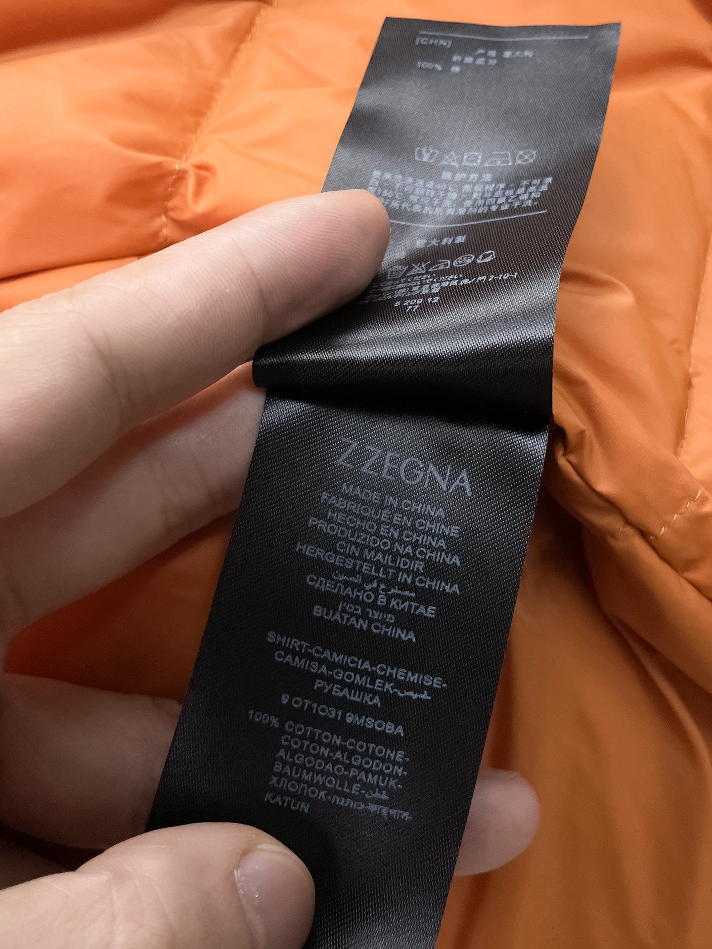, 杰尼亚 秋冬新款羽绒服。这款号称羽绒服届最贵的,带着经典的Logo组合搭配,第一眼看到就是满满的视觉