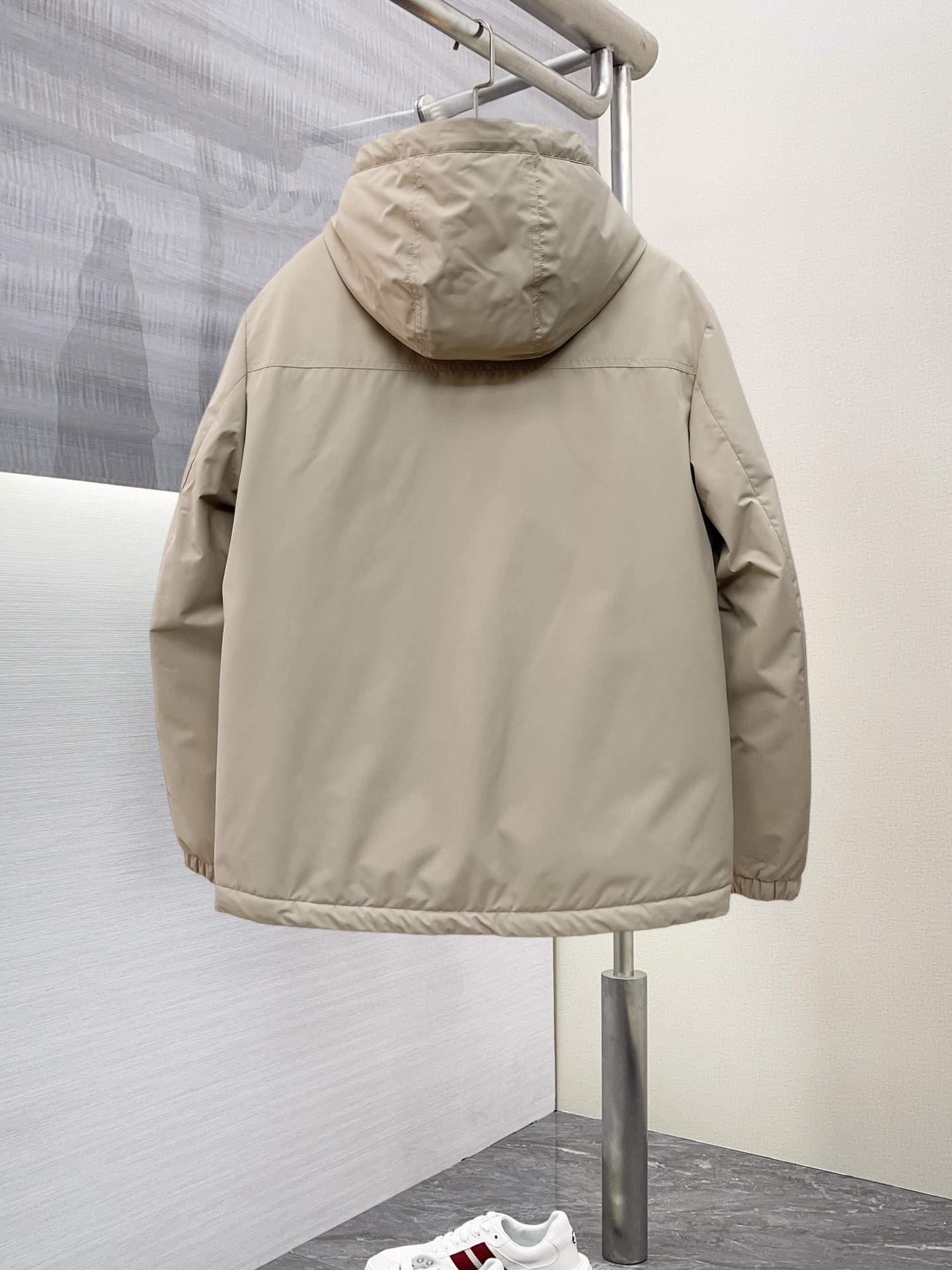 , 杰尼亚 秋冬新款羽绒服。这款号称羽绒服届最贵的,带着经典的Logo组合搭配,第一眼看到就是满满的视觉