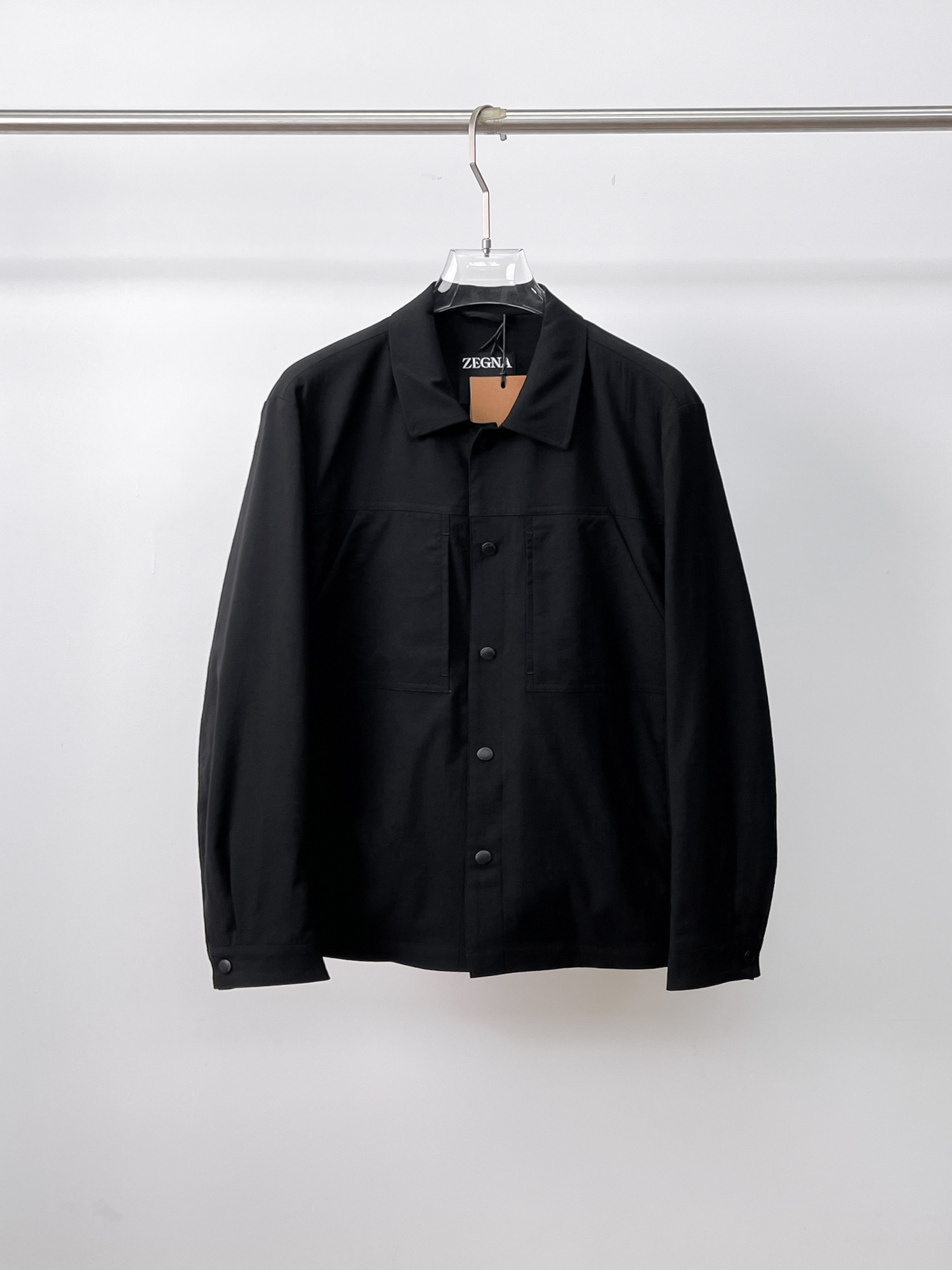 NO:130727,Jenia's new spring jacket for 2025, the new product on the show is perfect, comfortable and warm, the three standards have a complete color and full and attractive color, and the very outstanding design easily advances the sense of fashion. The workmanship is extremely exquisite and rigorous, and the wiring is neat and meticulous!  A masterpiece of a big-name designer!  The upper body doesn't look bloated and super handsome!  Spot code M ~ 3XL, zegna, jackets & coats, jackets & coats, alexander wang19860909杰尼亚 2025春季新款夹克外套,秀场新品品相非常完美,舒适保暖,三标齐全色泽饱满诱人,非常出彩的设计,轻松将时髦感进阶,做工极为考究严谨,走线工整细致！大牌设计师巨作！上身不显臃肿、超级帅气！现货码数M ～ 3XL,,zegna,jackets & coats,jackets & coats,alexander wang,Men's clothing