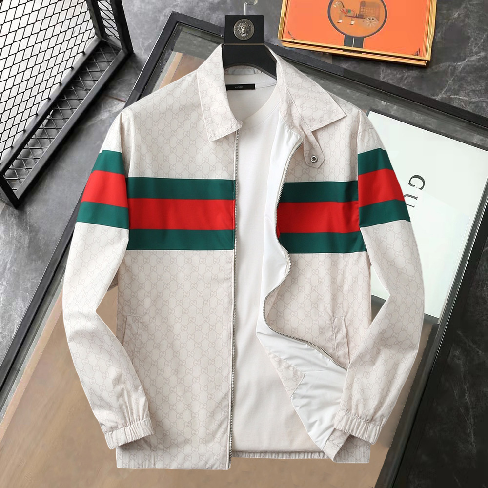 NO:737107,Gucci's 2026 spring new jacket, the new product on the show is in perfect condition, comfortable and warm, complete with three colors, full and attractive color, very outstanding design, easily upgrades the fashion sense, extremely elegant and rigorous workmanship, neat and meticulous wiring!  A masterpiece from a famous designer!  The upper body does not look bloated and is super handsome!  Available sizes M ~ XXXL,,jackets & coats,jackets & coats,19860909古奇 2026开春新款夹克外套,秀场新品品相非常完美,舒适保暖,三标齐全色泽饱满诱人,非常出彩的设计,轻松将时髦感进阶,做工极为考究严谨,走线工整细致！大牌设计师巨作！上身不显臃肿、超级帅气！现货码数M ～ XXXL,,jackets & coats,jackets & coats,,Men's clothing