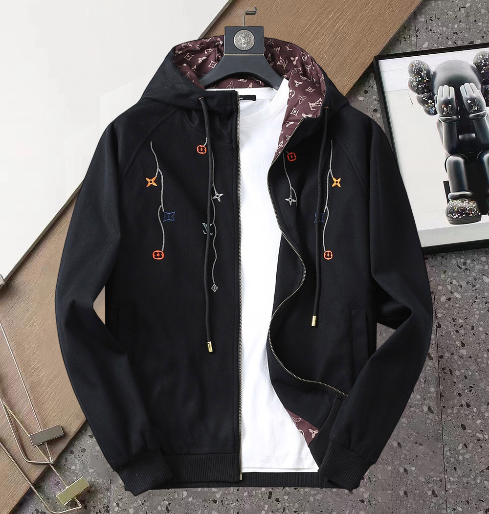 NO:510451,LV 2025 Spring New Jacket Jacket, the new product on the show is perfect, comfortable and warm, the three-standard complete colors and full and attractive, and the very outstanding design easily advances the sense of fashion. The workmanship is extremely exquisite and rigorous, and the wiring is neat and meticulous!  A masterpiece of a big-name designer!  The upper body doesn't look bloated and super handsome!  Spot code M ~ XXXL,,louis vuitton,jackets & coats,jackets & coats,alexander wang19860909LV 2025开春新款夹克外套,秀场新品品相非常完美,舒适保暖,三标齐全色泽饱满诱人,非常出彩的设计,轻松将时髦感进阶,做工极为考究严谨,走线工整细致！大牌设计师巨作！上身不显臃肿、超级帅气！现货码数M ～ XXXL,,louis vuitton,jackets & coats,jackets & coats,alexander wang,Men's clothing