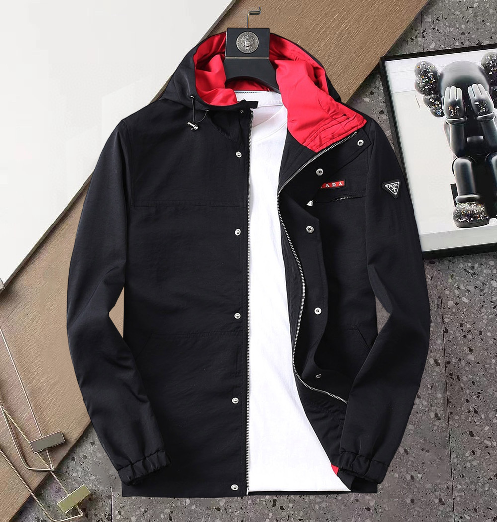 NO:510448,Prada 2025 Spring New Jacket Jacket, the new product on the show is perfect, comfortable and warm, the three standards are complete in color and full and attractive, and the very outstanding design easily advances the sense of fashion, the workmanship is extremely exquisite and rigorous, and the wiring is neat and meticulous!  A masterpiece of a big-name designer!  The upper body doesn't look bloated and super handsome!  Spot code M ~ XXXL,,prada,jackets & coats,jackets & coats,alexander wang19860909普拉达 2025开春新款夹克外套,秀场新品品相非常完美,舒适保暖,三标齐全色泽饱满诱人,非常出彩的设计,轻松将时髦感进阶,做工极为考究严谨,走线工整细致！大牌设计师巨作！上身不显臃肿、超级帅气！现货码数M ～ XXXL,,prada,jackets & coats,jackets & coats,alexander wang,Men's clothing