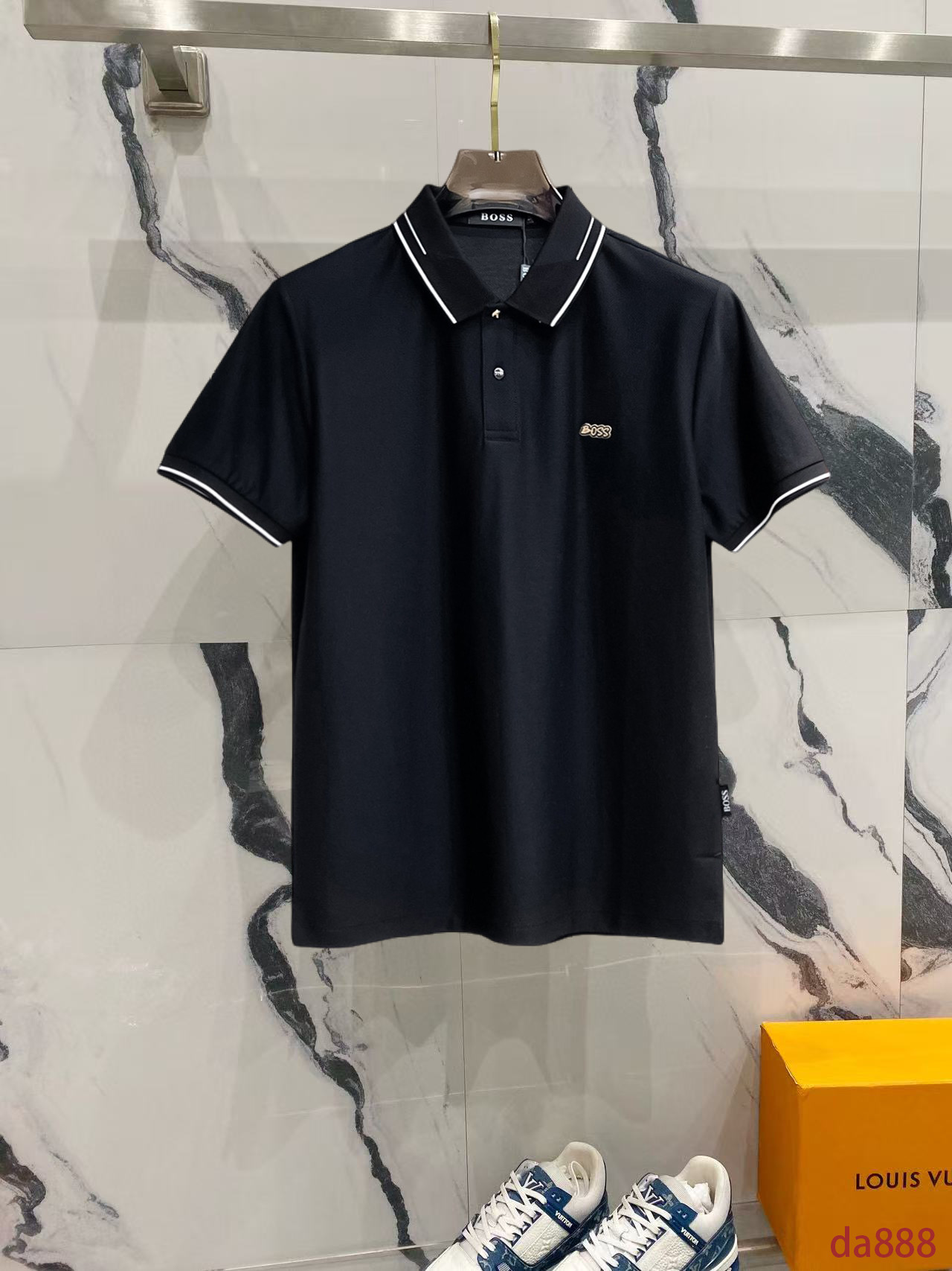 NO:514846,BOSS High-end Business White-collar workers are a must-have item for individuals in the unit!  Seizure-free pressed gel ice silk casual business short-sleeved Polo, technology fabric, ice silk traceless, very good body feel, smooth feel and great texture!  Good elasticity, no sense of restraint, the fabric has its own breathable mesh, moisture absorption and sweating, quick drying and keeping it dry, small lapel placket-breasted design, showing a straight posture, not soft pedal, simple style, can be used for business and leisure, highly recommended!  High-elastic ice silk, the touch is as smooth as jade silk, clean and neat, and elegant and gentlemanly. The high-end materials are the key to the fabric, the quality control must be used. The feel is extremely delicate and smooth, the fabric has a good gloss and upper body skeleton feel, so we can greet mature and quality men's clothing!  Sweat in summer and dry instantly, a brand new experience Business commuting and leisure M-4XL, T-shirt, alexander wang19860909BOSS 高端商务 白领 单位人士必入单品！ 无痕压胶冰丝休闲商务短袖Polo,科技面料,冰丝无痕,体感非常棒,手感顺滑质感很棒！弹性好,无任何束缚感,面料自带透气网孔,吸湿排汗,速干保持干爽,小翻领门襟排扣设计,展露挺拔姿态,不软踏,简约款式,商务休闲都可驾驭,强烈推荐！高弹冰丝,触感堪比玉蚕丝一样丝滑,干净利落,儒雅绅士风度.高级材质,重点就是面料上,品控的必上,手感极其细腻光滑,面料光泽感和上身骨架感好,打招成熟品质男装！夏天出汗秒干,全新体验 商务通勤休闲 M-4XL,,T-shirt,alexander wang,Men's clothing