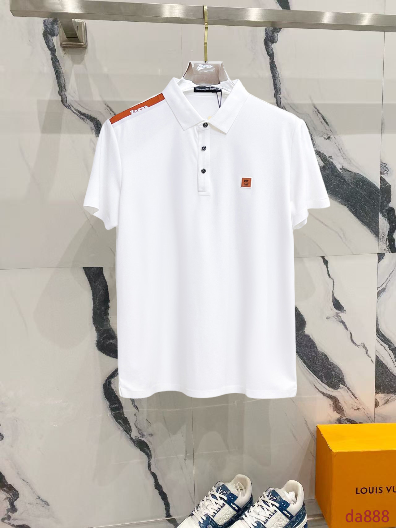 NO:514856,Jenia High-end Business White-collar workers are a must-have item for individuals in the unit!  Seizure-free pressed gel ice silk casual business short-sleeved Polo, technology fabric, ice silk traceless, very good body feel, smooth feel and great texture!  Good elasticity, no sense of restraint, the fabric has its own breathable mesh, moisture absorption and sweating, quick drying and keeping it dry, small lapel placket-breasted design, showing a straight posture, not soft pedal, simple style, can be used for business and leisure, highly recommended!  High-elastic ice silk, the touch is as smooth as jade silk, clean and neat, and elegant and gentlemanly. The high-end materials are the key to the fabric, the quality control must be used. The feel is extremely delicate and smooth, the fabric has a good gloss and upper body skeleton feel, so we can greet mature and quality men's clothing!  Sweat in summer and dry in seconds, a brand new experience Business commuting and leisure M-4XL, zegna, T-shirt, alexander wang19860909杰尼亚 高端商务 白领 单位人士必入单品！ 无痕压胶冰丝休闲商务短袖Polo,科技面料,冰丝无痕,体感非常棒,手感顺滑质感很棒！弹性好,无任何束缚感,面料自带透气网孔,吸湿排汗,速干保持干爽,小翻领门襟排扣设计,展露挺拔姿态,不软踏,简约款式,商务休闲都可驾驭,强烈推荐！高弹冰丝,触感堪比玉蚕丝一样丝滑,干净利落,儒雅绅士风度.高级材质,重点就是面料上,品控的必上,手感极其细腻光滑,面料光泽感和上身骨架感好,打招成熟品质男装！夏天出汗秒干,全新体验 商务通勤休闲 M-4XL,,zegna,T-shirt,alexander wang,Men's clothing