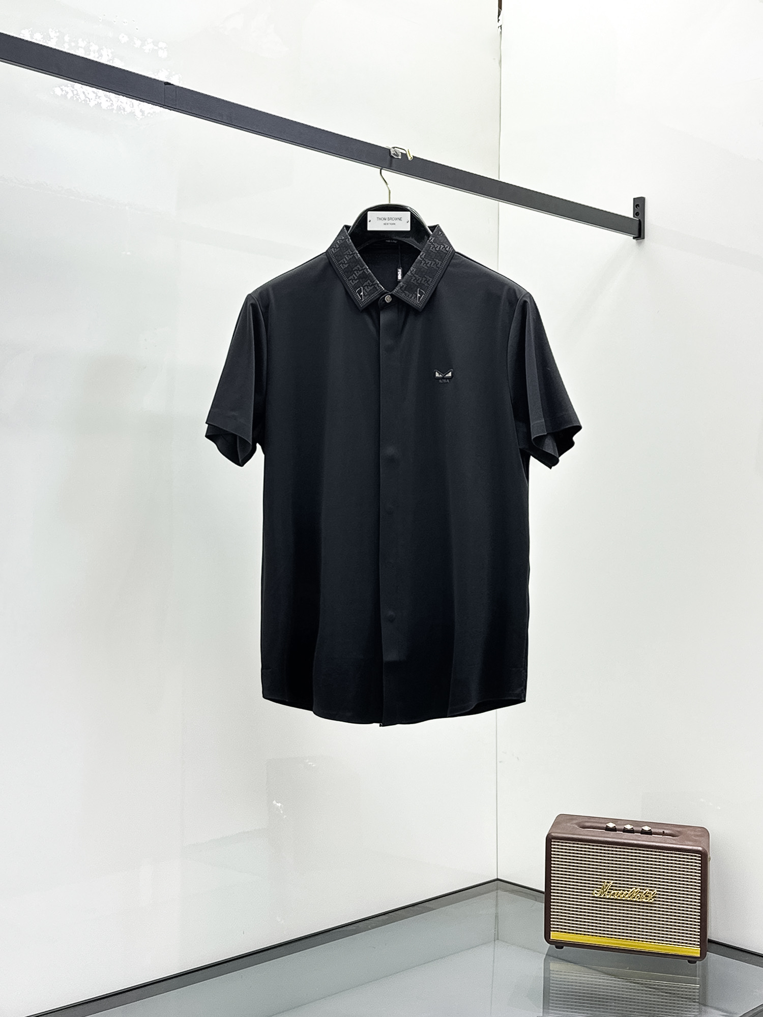 NO:142215,Fendi High-end Business White-collar workers are a must-have item for individuals in the unit!  Seal-free pressed glue ice silk casual business short-sleeved shirt, technological fabric, ice silk traceless, very good body feel, smooth feel and great texture!  Good elasticity, no sense of restraint, the fabric has its own breathable mesh, moisture absorption and sweating, quick drying and keeping it dry, small lapel placket-breasted design, showing a straight posture, not soft pedal, simple style, can be used for business and leisure, highly recommended!  High-elastic ice silk, the touch is as smooth as jade silk, clean and neat, and elegant and gentlemanly. The high-end materials are the key to the fabric, the quality control must be used. The feel is extremely delicate and smooth, the fabric has a good gloss and upper body skeleton feel, so we can greet mature and quality men's clothing!  Sweat in summer and dry in seconds, a brand new experience Business commuting and leisure M-4XL, fendi,shirts,T-shirt,alexander wang19860909芬迪 高端商务 白领 单位人士必入单品！ 无痕压胶冰丝休闲商务短袖衬衫,科技面料,冰丝无痕,体感非常棒,手感顺滑质感很棒！弹性好,无任何束缚感,面料自带透气网孔,吸湿排汗,速干保持干爽,小翻领门襟排扣设计,展露挺拔姿态,不软踏,简约款式,商务休闲都可驾驭,强烈推荐！高弹冰丝,触感堪比玉蚕丝一样丝滑,干净利落,儒雅绅士风度.高级材质,重点就是面料上,品控的必上,手感极其细腻光滑,面料光泽感和上身骨架感好,打招成熟品质男装！夏天出汗秒干,全新体验 商务通勤休闲 M-4XL,,fendi,shirts,T-shirt,alexander wang,Men's clothing