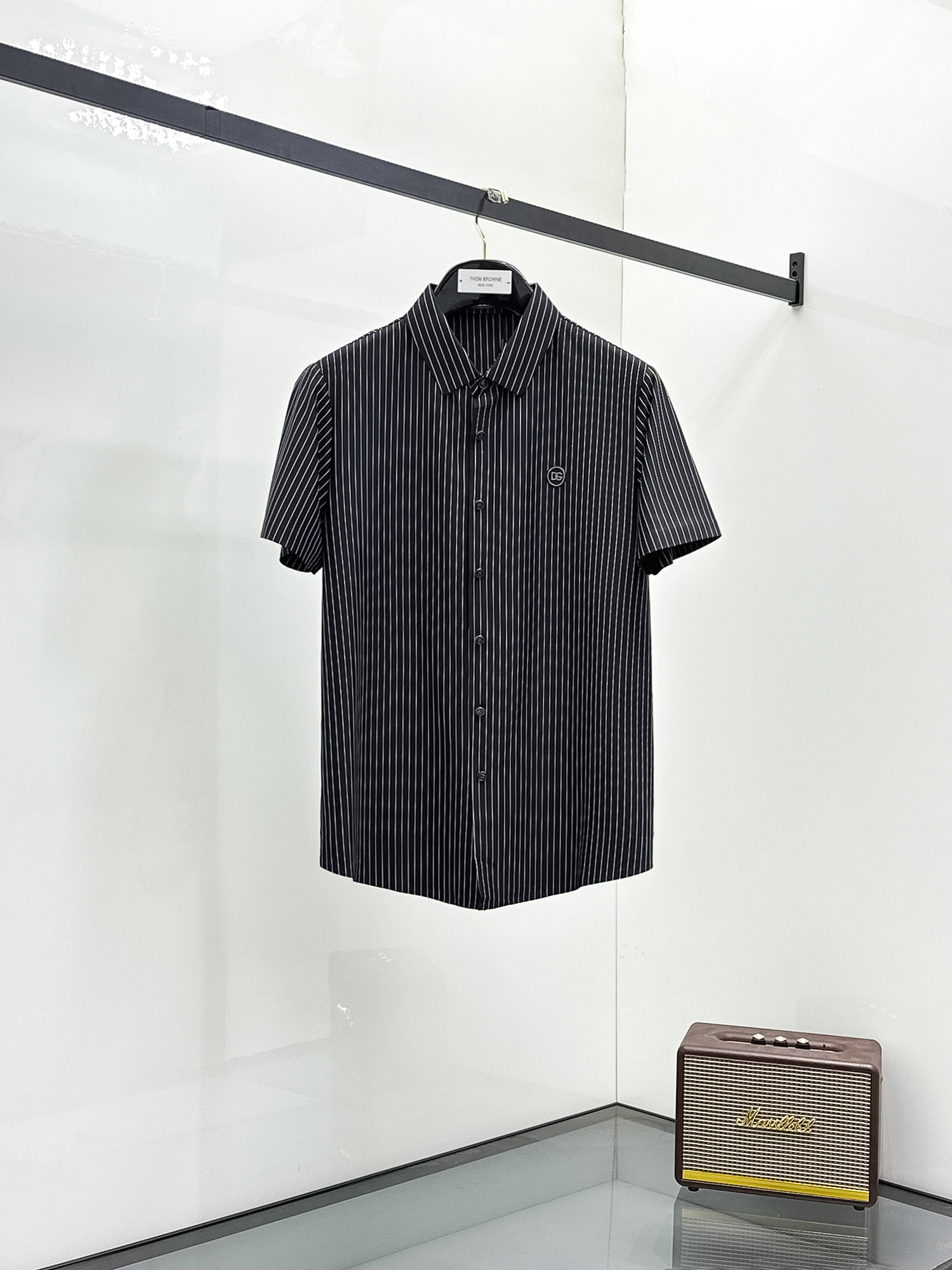 NO:142218,DG High-end Business White-collar workers are a must-have item for individuals in the unit!  Seal-free pressed glue ice silk casual business short-sleeved shirt, technological fabric, ice silk traceless, very good body feel, smooth feel and great texture!  Good elasticity, no sense of restraint, the fabric has its own breathable mesh, moisture absorption and sweating, quick drying and keeping it dry, small lapel placket-breasted design, showing a straight posture, not soft pedal, simple style, can be used for business and leisure, highly recommended!  High-elastic ice silk, the touch is as smooth as jade silk, clean and neat, and elegant and gentlemanly. The high-end materials are the key to the fabric, the quality control must be used. The feel is extremely delicate and smooth, the fabric has a good gloss and upper body skeleton feel, so we can greet mature and quality men's clothing!  Sweat in summer and dry instantly, a brand new experience Business commuting and leisure M-4XL, Dolce & Gabbana,shirts,T-shirt,alexander wang19860909DG 高端商务 白领 单位人士必入单品！ 无痕压胶冰丝休闲商务短袖衬衫,科技面料,冰丝无痕,体感非常棒,手感顺滑质感很棒！弹性好,无任何束缚感,面料自带透气网孔,吸湿排汗,速干保持干爽,小翻领门襟排扣设计,展露挺拔姿态,不软踏,简约款式,商务休闲都可驾驭,强烈推荐！高弹冰丝,触感堪比玉蚕丝一样丝滑,干净利落,儒雅绅士风度.高级材质,重点就是面料上,品控的必上,手感极其细腻光滑,面料光泽感和上身骨架感好,打招成熟品质男装！夏天出汗秒干,全新体验 商务通勤休闲 M-4XL,,Dolce&Gabbana,shirts,T-shirt,alexander wang,Men's clothing