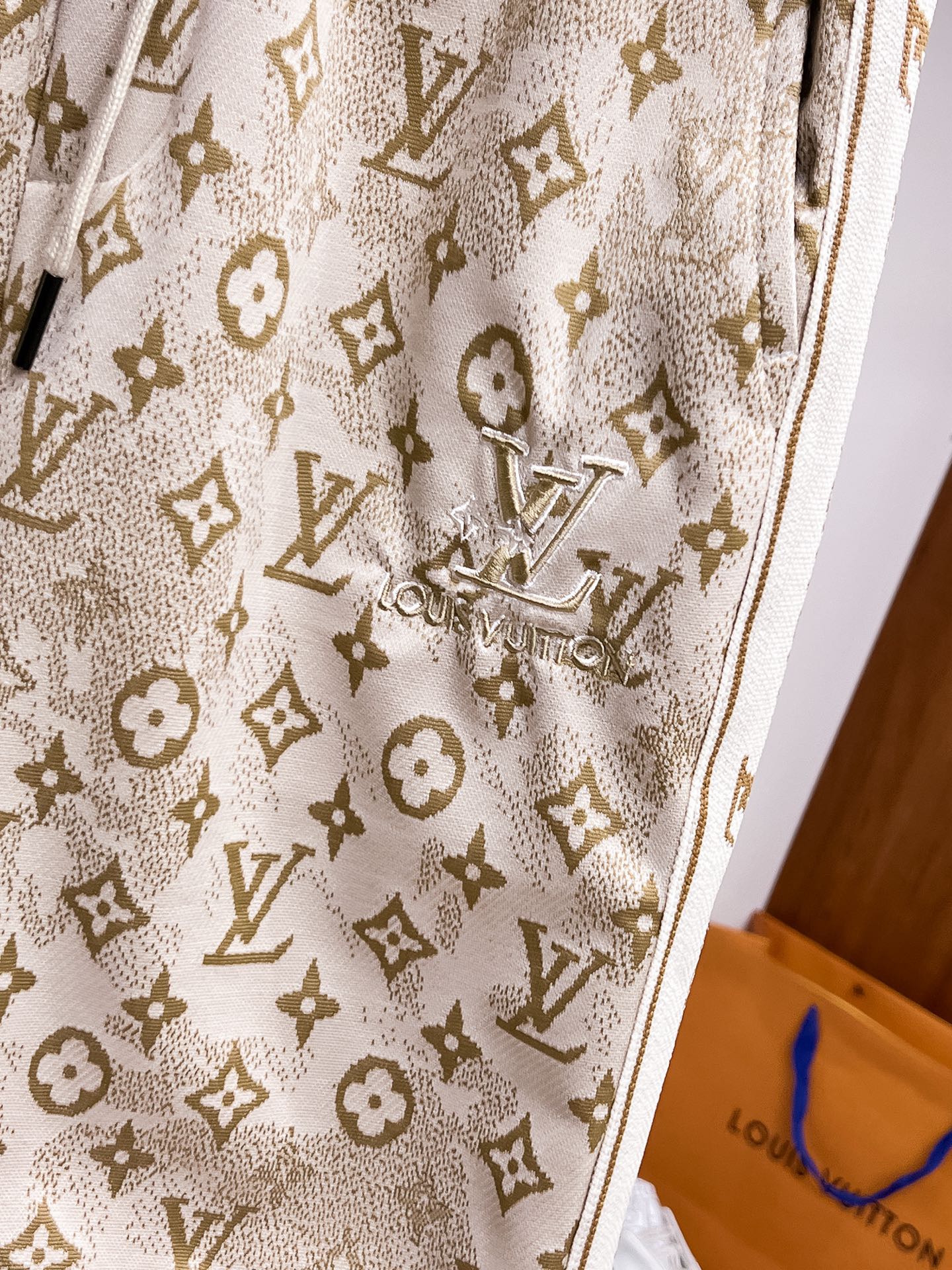 Louis Vuitton 2025SS Luxury Classic Logo Shorts - Comfortable & Stylish 7 i1746870115782 3282 0 5