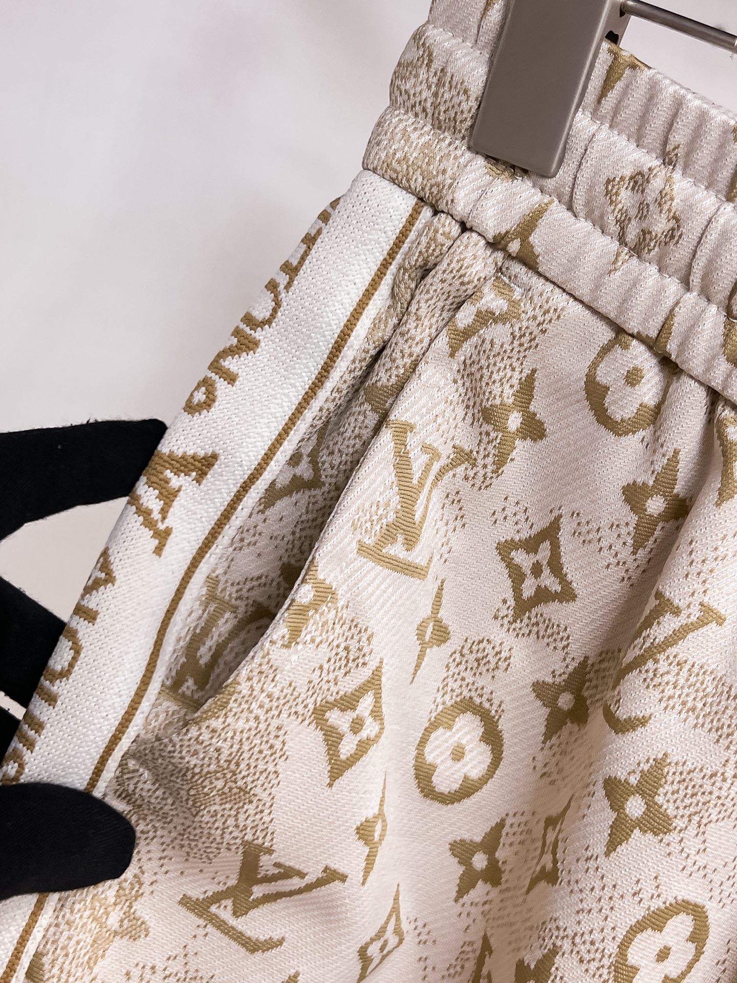 Louis Vuitton 2025SS Luxury Classic Logo Shorts - Comfortable & Stylish 10 i1746870117855 3903 0 8