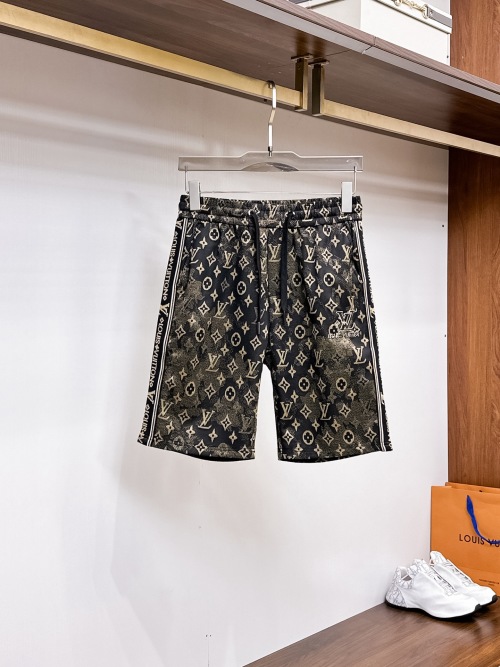 Louis Vuitton 2025SS Men's Luxury Casual Shorts with Classic Logo Pattern 1 Louis Vuitton 2025SS Men's Luxury Casual Shorts with Classic Logo Pattern