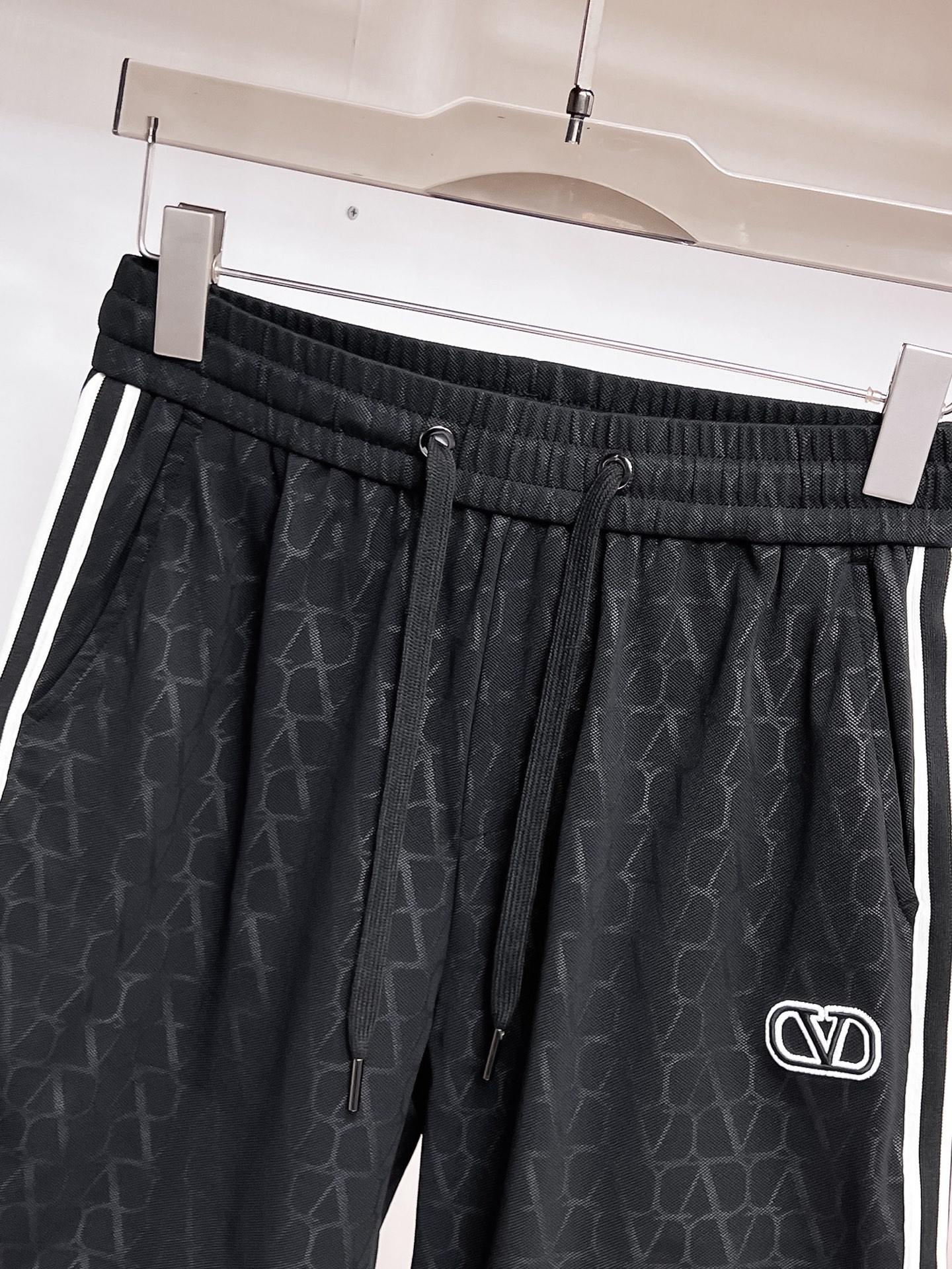 Valentino Men's Black Logo Print Shorts Casual Summer Beach Shorts 5 i1746873087393 5033 0 3