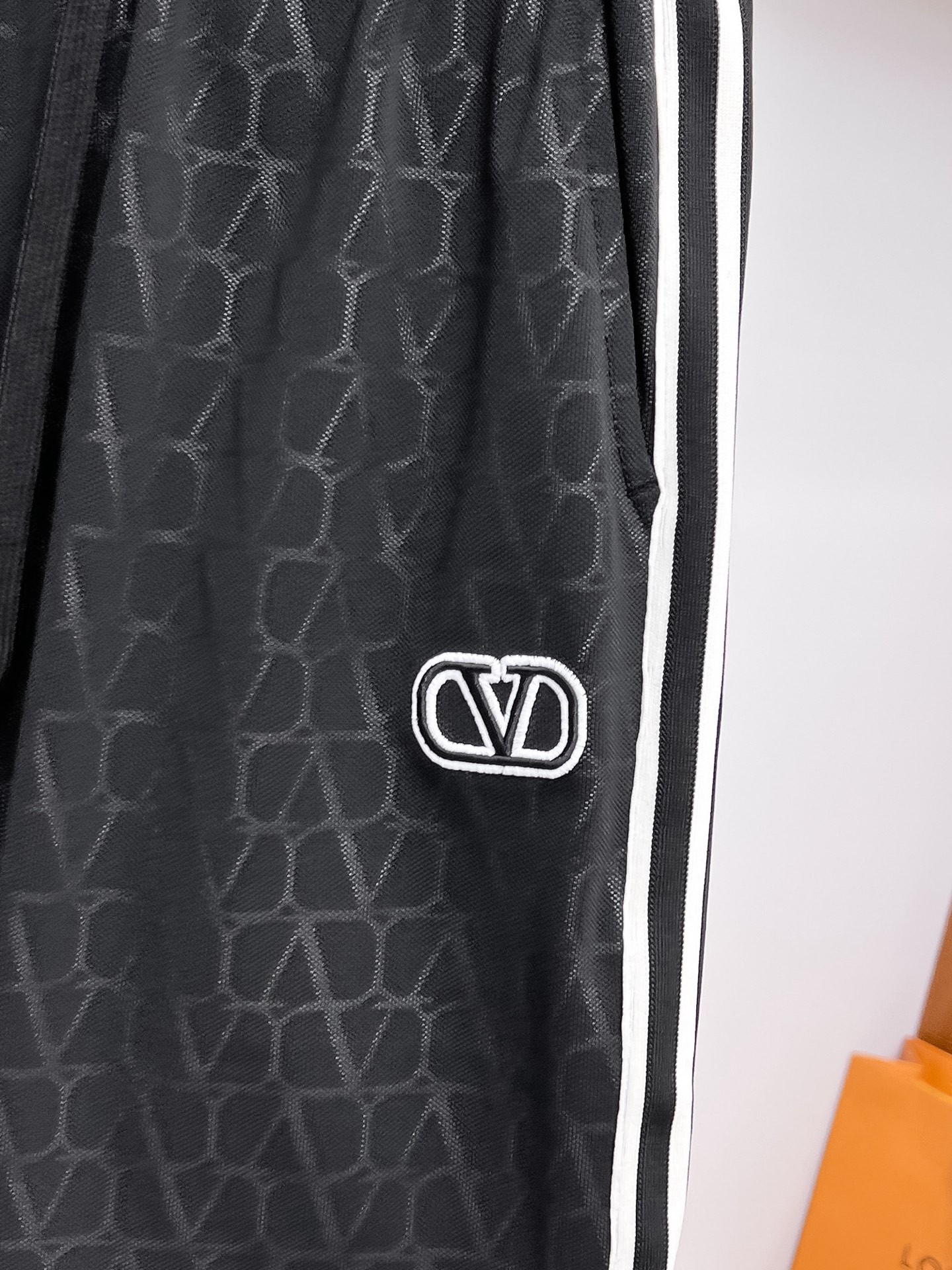 Valentino Men's Black Logo Print Shorts Casual Summer Beach Shorts 11 i1746873089224 1216 0 9