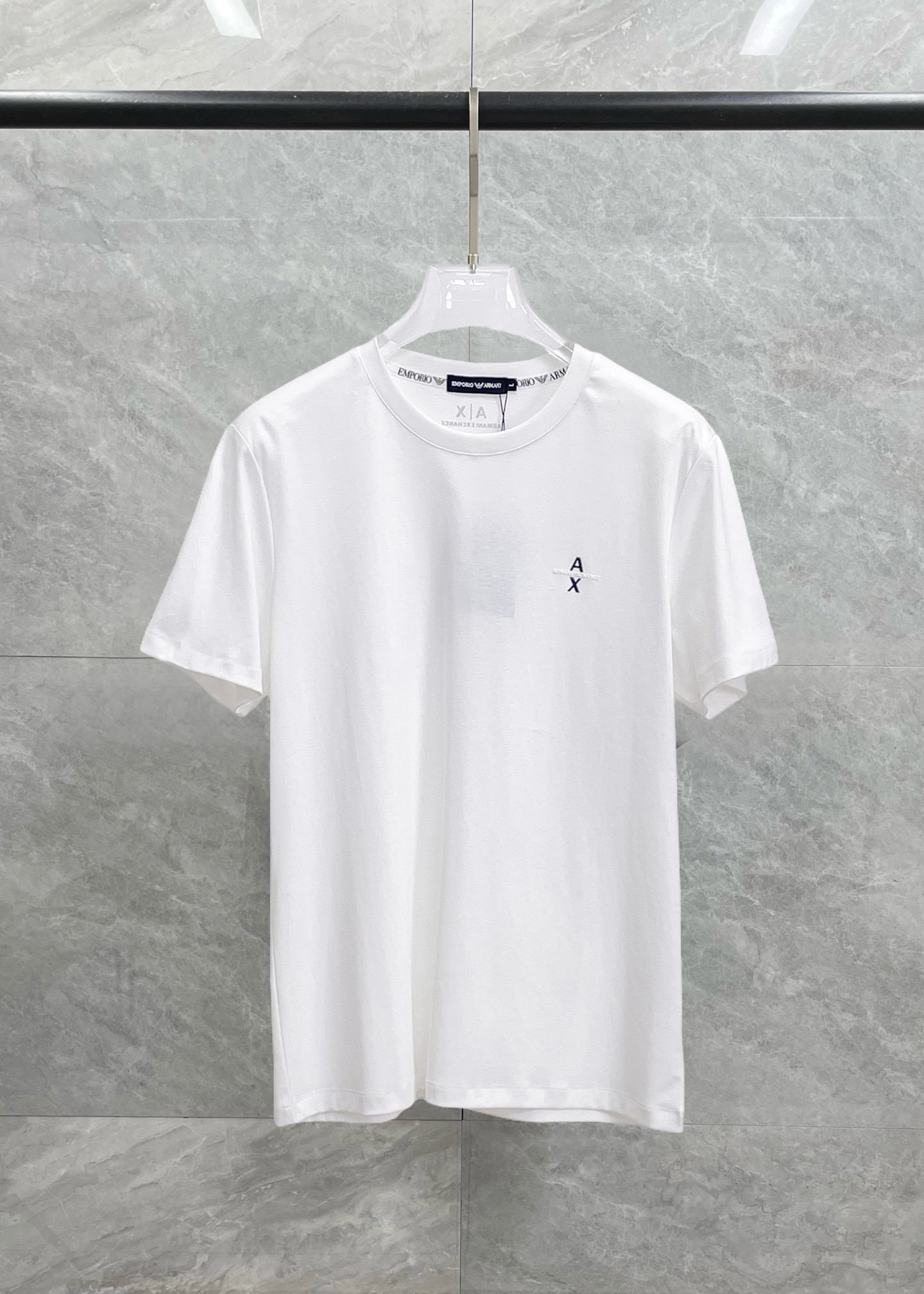 NO:429830,Armani's new spring and summer 2025 new styles in the first counter, the latest short-sleeved round-neck T-shirt, high-end customization, avant-garde and fashionable design!  Brand logo heavy craft design, high-end customized double mercerized fabric, soft feel, comfortable to wear, exquisite counter-level car line, fine workmanship, invincible and handsome upper body effect!  A must-have item for handsome men!  Fatty Gospel-- Code Number M-4XL (maximum 4XL can wear 210 catties), Armani, T-shirt,tees, t-shirt,alexander wang19860909阿玛尼 2025春夏新款首发专柜最新款短袖圆领T恤 高端订制 设计前卫时尚！品牌logo重工艺设计 高端定制双丝光面料.手感柔软.穿着舒适.专柜级别精致车线.做工精细.上身效果无敌帅气！型男必备单品！胖子福音-- 码数 M-4XL(最大4XL可穿210斤),,armani,T-shirt,tees，t-shirt,alexander wang,Men's clothing