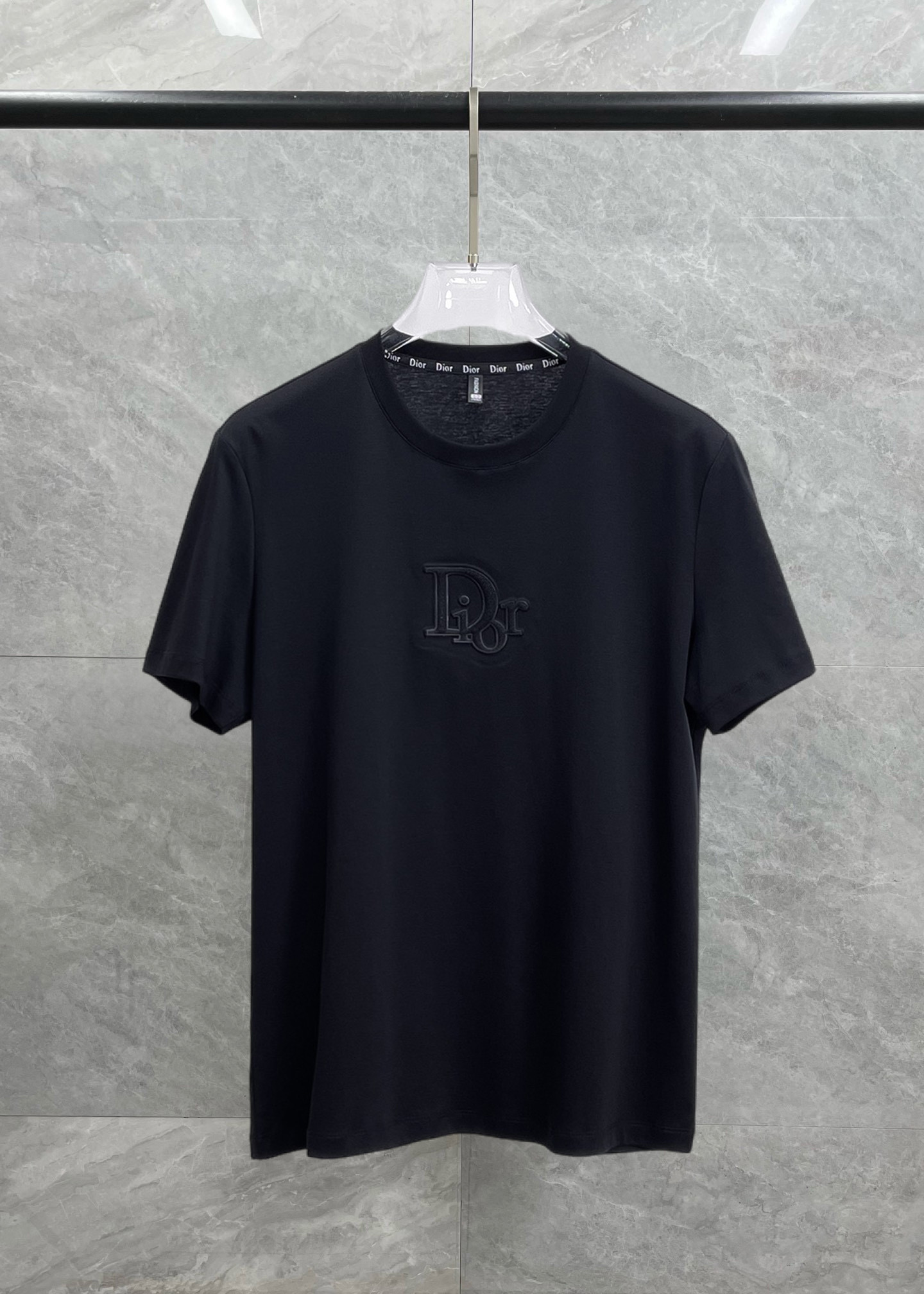 NO:429819,Dior's new spring and summer new style first-time counter has the latest short-sleeved round-neck T-shirt with high-end customization and avant-garde and fashionable design!  Brand logo heavy craft design, high-end customized double mercerized fabric, soft feel, comfortable to wear, exquisite counter-level car line, fine workmanship, invincible and handsome upper body effect!  A must-have item for handsome men!  Fatty Gospel-- Code Number M-4XL (maximum 4XL can wear kilogram), dior, T-shirt,tees, t-shirt,alexander wang19860909迪奥 2025春夏新款首发专柜最新款短袖圆领T恤 高端订制 设计前卫时尚！品牌logo重工艺设计 高端定制双丝光面料.手感柔软.穿着舒适.专柜级别精致车线.做工精细.上身效果无敌帅气！型男必备单品！胖子福音-- 码数 M-4XL(最大4XL可穿斤),,dior,T-shirt,tees，t-shirt,alexander wang,Men's clothing