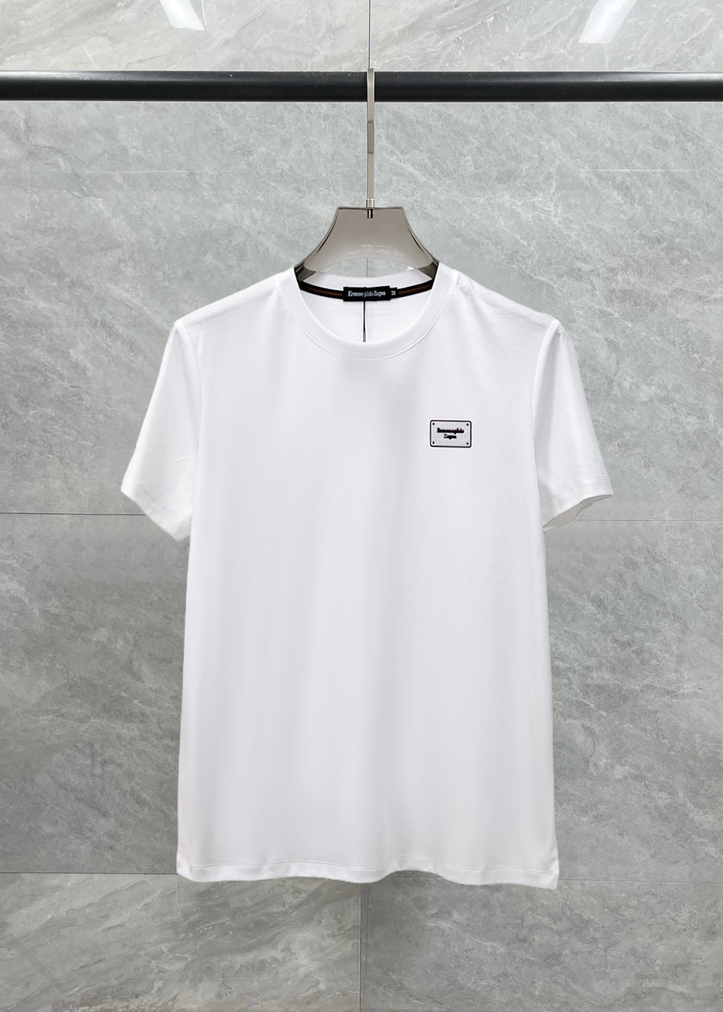 NO:429834,Jenia's new spring and summer new style first-time counter has the latest short-sleeved round-neck T-shirt with high-end customization and avant-garde and fashionable design!  Brand logo heavy craft design, high-end customized double mercerized fabric, soft feel, comfortable to wear, exquisite counter-level car line, fine workmanship, invincible and handsome upper body effect!  A must-have item for handsome men!  Fatty Gospel-- Code Number M-4XL (maximum 4XL can wear kilogram), zegna, T-shirt,tees, t-shirt,alexander wang19860909杰尼亚 2025春夏新款首发专柜最新款短袖圆领T恤 高端订制 设计前卫时尚！品牌logo重工艺设计 高端定制双丝光面料.手感柔软.穿着舒适.专柜级别精致车线.做工精细.上身效果无敌帅气！型男必备单品！胖子福音-- 码数 M-4XL(最大4XL可穿斤),,zegna,T-shirt,tees，t-shirt,alexander wang,Men's clothing