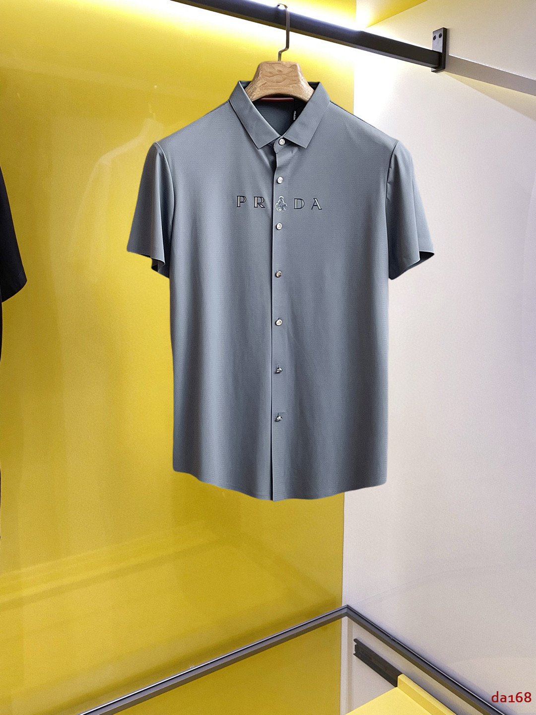 NO:469379,Prada High-end Business White-collar workers are a must-have item for individuals in the unit!  Seal-free pressed glue ice silk casual business short-sleeved shirt, technological fabric, ice silk traceless, very good body feel, smooth feel and great texture!  Good elasticity, no sense of restraint, the fabric has its own breathable mesh, moisture absorption and sweating, quick drying and keeping it dry, small lapel placket-breasted design, showing a straight posture, not soft pedal, simple style, can be used for business and leisure, highly recommended!  High-elastic ice silk, the touch is as smooth as jade silk, clean and neat, and elegant and gentlemanly. The high-end materials are the key to the fabric, the quality control must be used. The feel is extremely delicate and smooth, the fabric has a good gloss and upper body skeleton feel, so we can greet mature and quality men's clothing!  Sweat in summer and dry in seconds, a brand new experience Business commuting and leisure M-4XL, prada,shirts,T-shirt,alexander wang19860909普拉达 高端商务 白领 单位人士必入单品！ 无痕压胶冰丝休闲商务短袖衬衫,科技面料,冰丝无痕,体感非常棒,手感顺滑质感很棒！弹性好,无任何束缚感,面料自带透气网孔,吸湿排汗,速干保持干爽,小翻领门襟排扣设计,展露挺拔姿态,不软踏,简约款式,商务休闲都可驾驭,强烈推荐！高弹冰丝,触感堪比玉蚕丝一样丝滑,干净利落,儒雅绅士风度.高级材质,重点就是面料上,品控的必上,手感极其细腻光滑,面料光泽感和上身骨架感好,打招成熟品质男装！夏天出汗秒干,全新体验 商务通勤休闲 M-4XL,,prada,shirts,T-shirt,alexander wang,Men's clothing