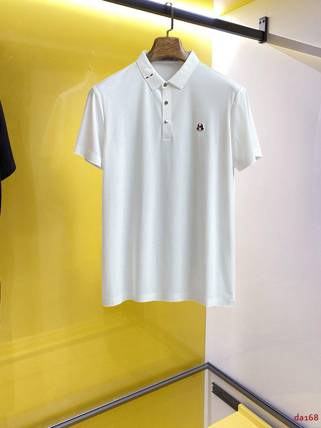 NO:469384,Mask, high-end business, white-collar workers, must-have items for individuals in the unit!  Seizure-free pressed gel ice silk casual business short-sleeved Polo, technology fabric, ice silk traceless, very good body feel, smooth feel and great texture!  Good elasticity, no sense of restraint, the fabric has its own breathable mesh, moisture absorption and sweating, quick drying and keeping it dry, small lapel placket-breasted design, showing a straight posture, not soft pedal, simple style, can be used for business and leisure, highly recommended!  High-elastic ice silk, the touch is as smooth as jade silk, clean and neat, and elegant and gentlemanly. The high-end materials are the key to the fabric, the quality control must be used. The feel is extremely delicate and smooth, the fabric has a good gloss and upper body skeleton feel, so we can greet mature and quality men's clothing!  Sweat in summer and dry instantly, a brand new experience Business commuting and leisure M-4XL, Moncler, T-shirt, alexander wang19860909蒙口 高端商务 白领 单位人士必入单品！ 无痕压胶冰丝休闲商务短袖Polo,科技面料,冰丝无痕,体感非常棒,手感顺滑质感很棒！弹性好,无任何束缚感,面料自带透气网孔,吸湿排汗,速干保持干爽,小翻领门襟排扣设计,展露挺拔姿态,不软踏,简约款式,商务休闲都可驾驭,强烈推荐！高弹冰丝,触感堪比玉蚕丝一样丝滑,干净利落,儒雅绅士风度.高级材质,重点就是面料上,品控的必上,手感极其细腻光滑,面料光泽感和上身骨架感好,打招成熟品质男装！夏天出汗秒干,全新体验 商务通勤休闲 M-4XL,,Moncler,T-shirt,alexander wang,Men's clothing