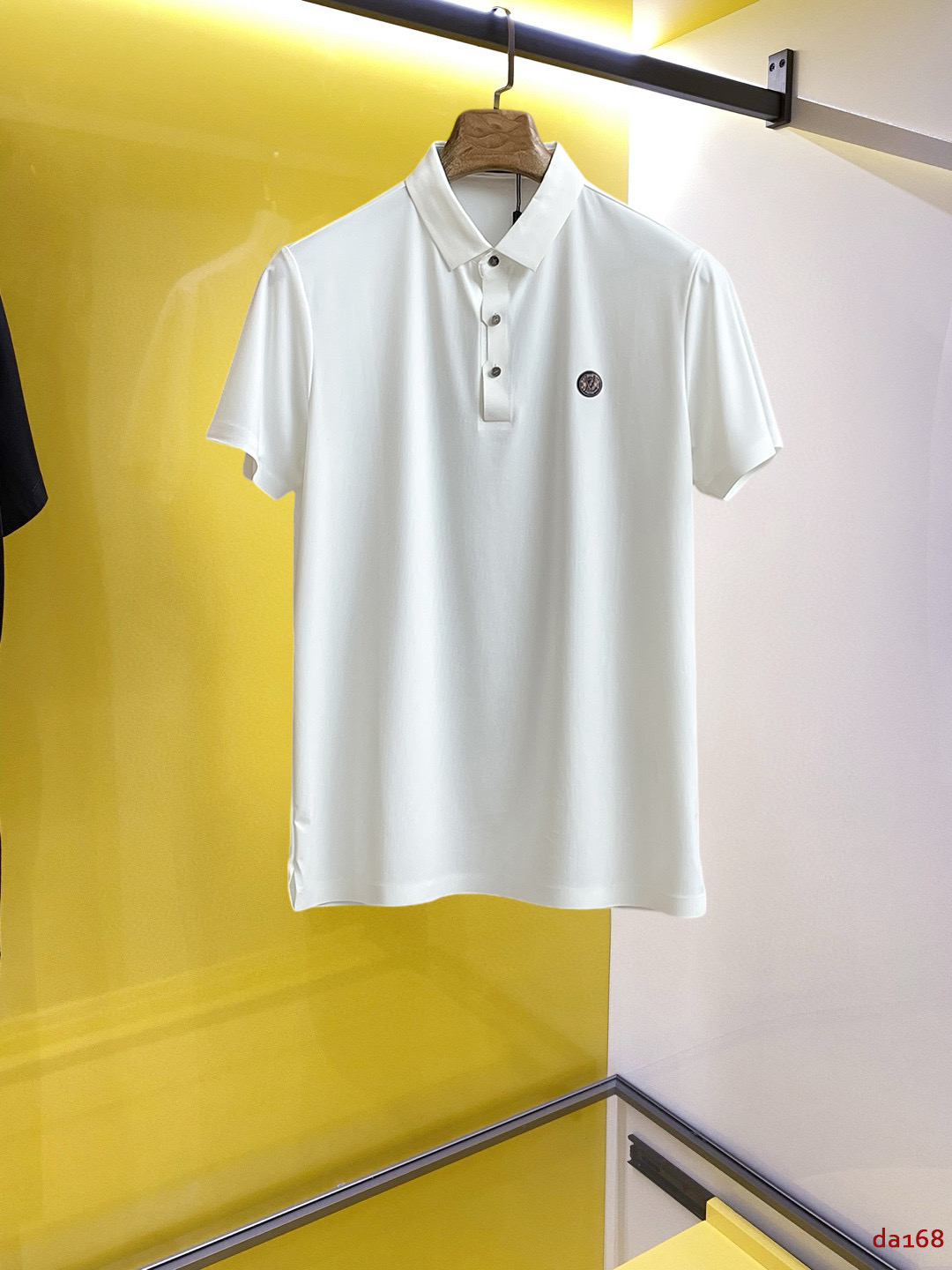 NO:469404,LV High-end Business White-collar workers are a must-have item for individuals in the unit!  Seizure-free pressed gel ice silk casual business short-sleeved Polo, technology fabric, ice silk traceless, very good body feel, smooth feel and great texture!  Good elasticity, no sense of restraint, the fabric has its own breathable mesh, moisture absorption and sweating, quick drying and keeping it dry, small lapel placket-breasted design, showing a straight posture, not soft pedal, simple style, can be used for business and leisure, highly recommended!  High-elastic ice silk, the touch is as smooth as jade silk, clean and neat, and elegant and gentlemanly. The high-end materials are the key to the fabric, the quality control must be used. The feel is extremely delicate and smooth, the fabric has a good gloss and upper body skeleton feel, so we can greet mature and quality men's clothing!  Sweat in summer and dry in seconds, a brand new experience Business commuting and leisure M-4XL, louis vuitton, T-shirt, alexander wang19860909LV 高端商务 白领 单位人士必入单品！ 无痕压胶冰丝休闲商务短袖Polo,科技面料,冰丝无痕,体感非常棒,手感顺滑质感很棒！弹性好,无任何束缚感,面料自带透气网孔,吸湿排汗,速干保持干爽,小翻领门襟排扣设计,展露挺拔姿态,不软踏,简约款式,商务休闲都可驾驭,强烈推荐！高弹冰丝,触感堪比玉蚕丝一样丝滑,干净利落,儒雅绅士风度.高级材质,重点就是面料上,品控的必上,手感极其细腻光滑,面料光泽感和上身骨架感好,打招成熟品质男装！夏天出汗秒干,全新体验 商务通勤休闲 M-4XL,,louis vuitton,T-shirt,alexander wang,Men's clothing