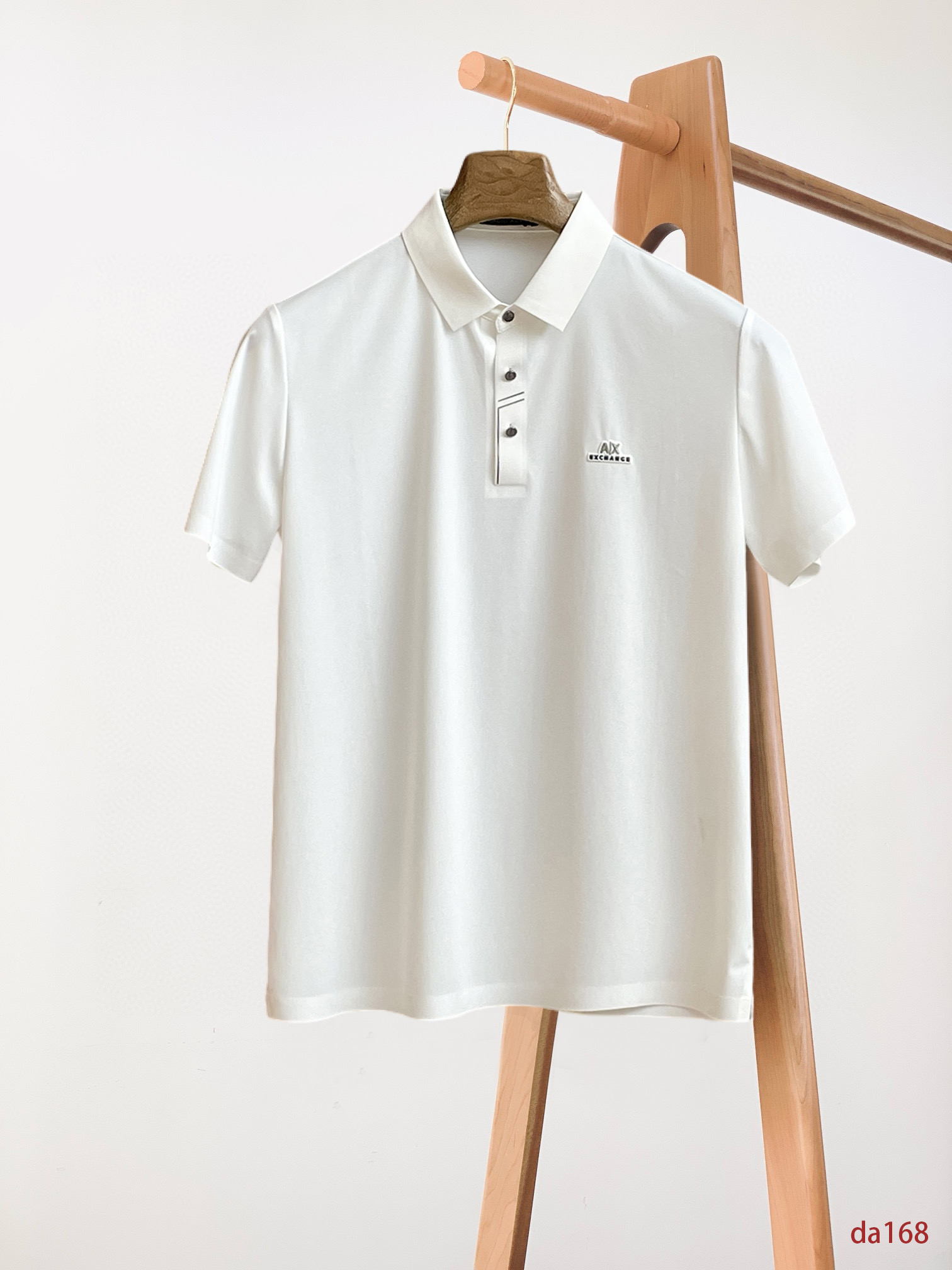 NO:474404,Armani High-end goods business, white-collar workers, must-have items for individuals in the unit!  Bead floor fabric casual business short-sleeved Polo, technology fabric, great body feel, smooth texture and great texture!  Good elasticity, no sense of restraint, the fabric has its own breathable mesh, moisture absorption and sweating, quick drying and keeping it dry, small lapel placket-breasted design, showing a straight posture, not soft pedal, simple style, can be used for business and leisure, highly recommended!  High-elastic ice silk, the touch is as smooth as jade silk, clean and neat, and elegant and gentlemanly. The high-end materials are the key to the fabric, the quality control must be used. The feel is extremely delicate and smooth, the fabric has a good gloss and upper body skeleton feel, so we can greet mature and quality men's clothing!  Sweat in summer and dry in seconds, a brand new experience Business commuting and leisure Number M-4XL, maximum wear 200 catties, armani, T-shirt, alexander wang19860909阿玛尼 高端货商务 白领 单位人士必入单品！ 珠地面料休闲商务短袖Polo,科技面料,体感非常棒,手感顺滑质感很棒！弹性好,无任何束缚感,面料自带透气网孔,吸湿排汗,速干保持干爽,小翻领门襟排扣设计,展露挺拔姿态,不软踏,简约款式,商务休闲都可驾驭,强烈推荐！高弹冰丝,触感堪比玉蚕丝一样丝滑,干净利落,儒雅绅士风度.高级材质,重点就是面料上,品控的必上,手感极其细腻光滑,面料光泽感和上身骨架感好,打招成熟品质男装！夏天出汗秒干,全新体验 商务通勤休闲 码数M-4XL,最大穿200斤,,armani,T-shirt,alexander wang,Men's clothing