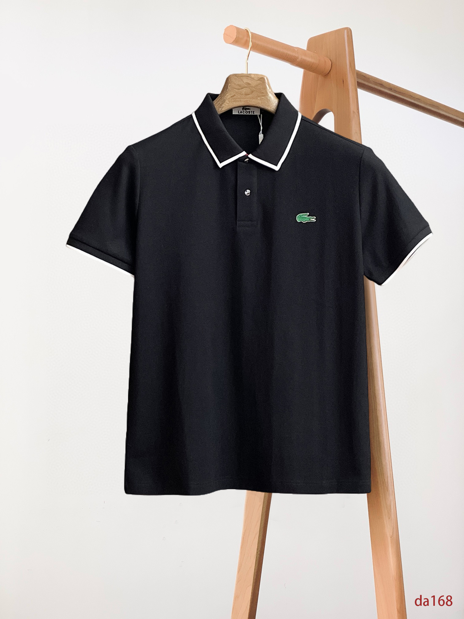 NO:474388,Crocodile, high-end goods business, white-collar workers, must-have items for individuals in the unit!  Bead floor fabric casual business short-sleeved Polo, technology fabric, great body feel, smooth texture and great texture!  Good elasticity, no sense of restraint, the fabric has its own breathable mesh, moisture absorption and sweating, quick drying and keeping it dry, small lapel placket-breasted design, showing a straight posture, not soft pedal, simple style, can be used for business and leisure, highly recommended!  High-elastic ice silk, the touch is as smooth as jade silk, clean and neat, and elegant and gentlemanly. The high-end materials are the key to the fabric, the quality control must be used. The feel is extremely delicate and smooth, the fabric has a good gloss and upper body skeleton feel, so we can greet mature and quality men's clothing!  Sweat in summer and dry in seconds, a brand new experience Business commuting and leisure Number M-4XL, maximum wear 200 catties, T-shirt, alexander wang19860909鳄鱼 高端货商务 白领 单位人士必入单品！ 珠地面料休闲商务短袖Polo,科技面料,体感非常棒,手感顺滑质感很棒！弹性好,无任何束缚感,面料自带透气网孔,吸湿排汗,速干保持干爽,小翻领门襟排扣设计,展露挺拔姿态,不软踏,简约款式,商务休闲都可驾驭,强烈推荐！高弹冰丝,触感堪比玉蚕丝一样丝滑,干净利落,儒雅绅士风度.高级材质,重点就是面料上,品控的必上,手感极其细腻光滑,面料光泽感和上身骨架感好,打招成熟品质男装！夏天出汗秒干,全新体验 商务通勤休闲 码数M-4XL,最大穿200斤,,T-shirt,alexander wang,Men's clothing