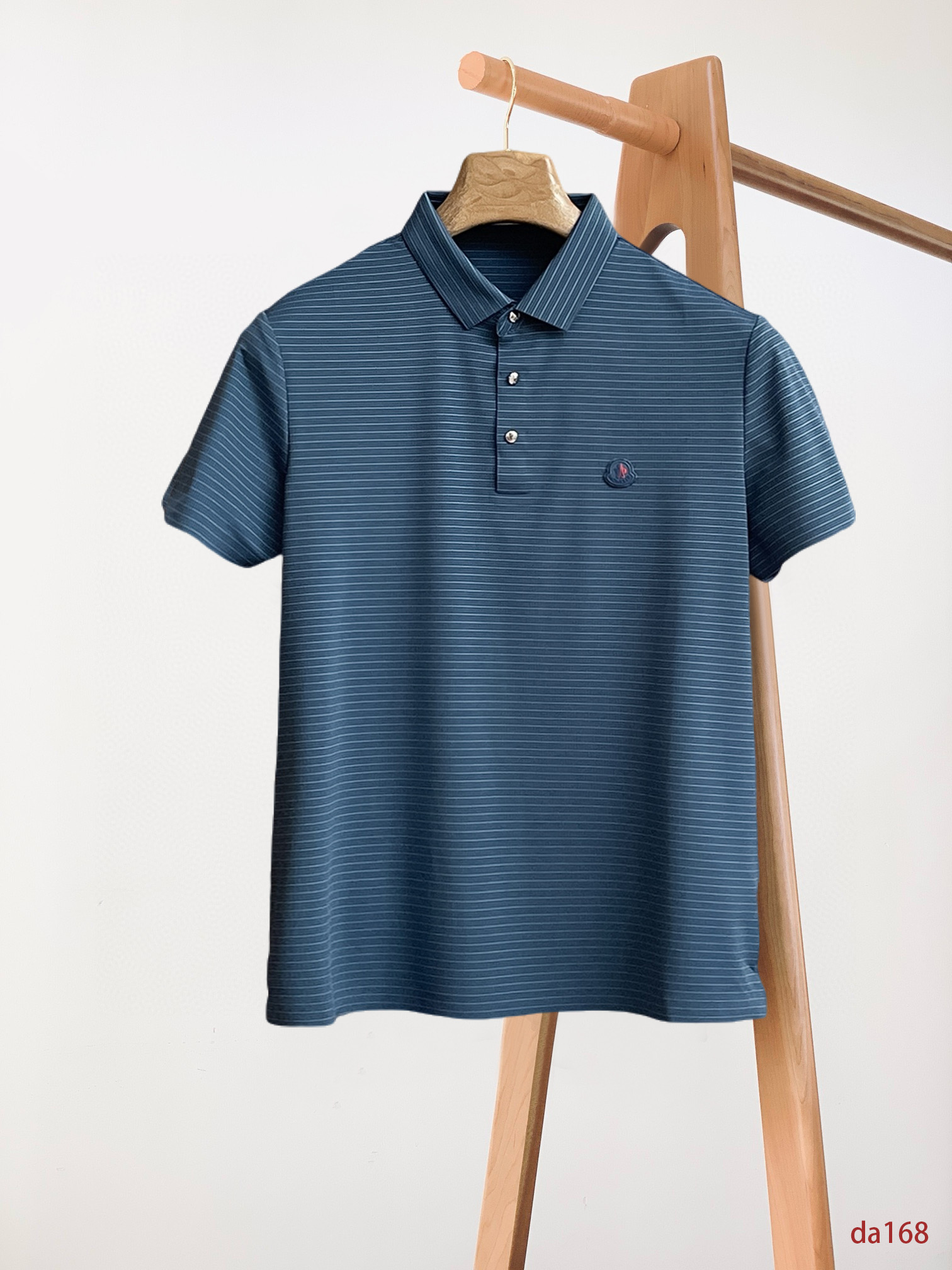 NO:474429,Mask, high-end goods business, white-collar workers, must-have items for individuals in the unit!  Bead floor fabric casual business short-sleeved Polo, technology fabric, great body feel, smooth texture and great texture!  Good elasticity, no sense of restraint, the fabric has its own breathable mesh, moisture absorption and sweating, quick drying and keeping it dry, small lapel placket-breasted design, showing a straight posture, not soft pedal, simple style, can be used for business and leisure, highly recommended!  High-elastic ice silk, the touch is as smooth as jade silk, clean and neat, and elegant and gentlemanly. The high-end materials are the key to the fabric, the quality control must be used. The feel is extremely delicate and smooth, the fabric has a good gloss and upper body skeleton feel, so we can greet mature and quality men's clothing!  Sweat in summer and dry in seconds, a brand new experience Business commuting and leisure Number M-4XL, maximum wear 200 catties, Moncler, T-shirt, alexander wang19860909蒙口 高端货商务 白领 单位人士必入单品！ 珠地面料休闲商务短袖Polo,科技面料,体感非常棒,手感顺滑质感很棒！弹性好,无任何束缚感,面料自带透气网孔,吸湿排汗,速干保持干爽,小翻领门襟排扣设计,展露挺拔姿态,不软踏,简约款式,商务休闲都可驾驭,强烈推荐！高弹冰丝,触感堪比玉蚕丝一样丝滑,干净利落,儒雅绅士风度.高级材质,重点就是面料上,品控的必上,手感极其细腻光滑,面料光泽感和上身骨架感好,打招成熟品质男装！夏天出汗秒干,全新体验 商务通勤休闲 码数M-4XL,最大穿200斤,,Moncler,T-shirt,alexander wang,Men's clothing