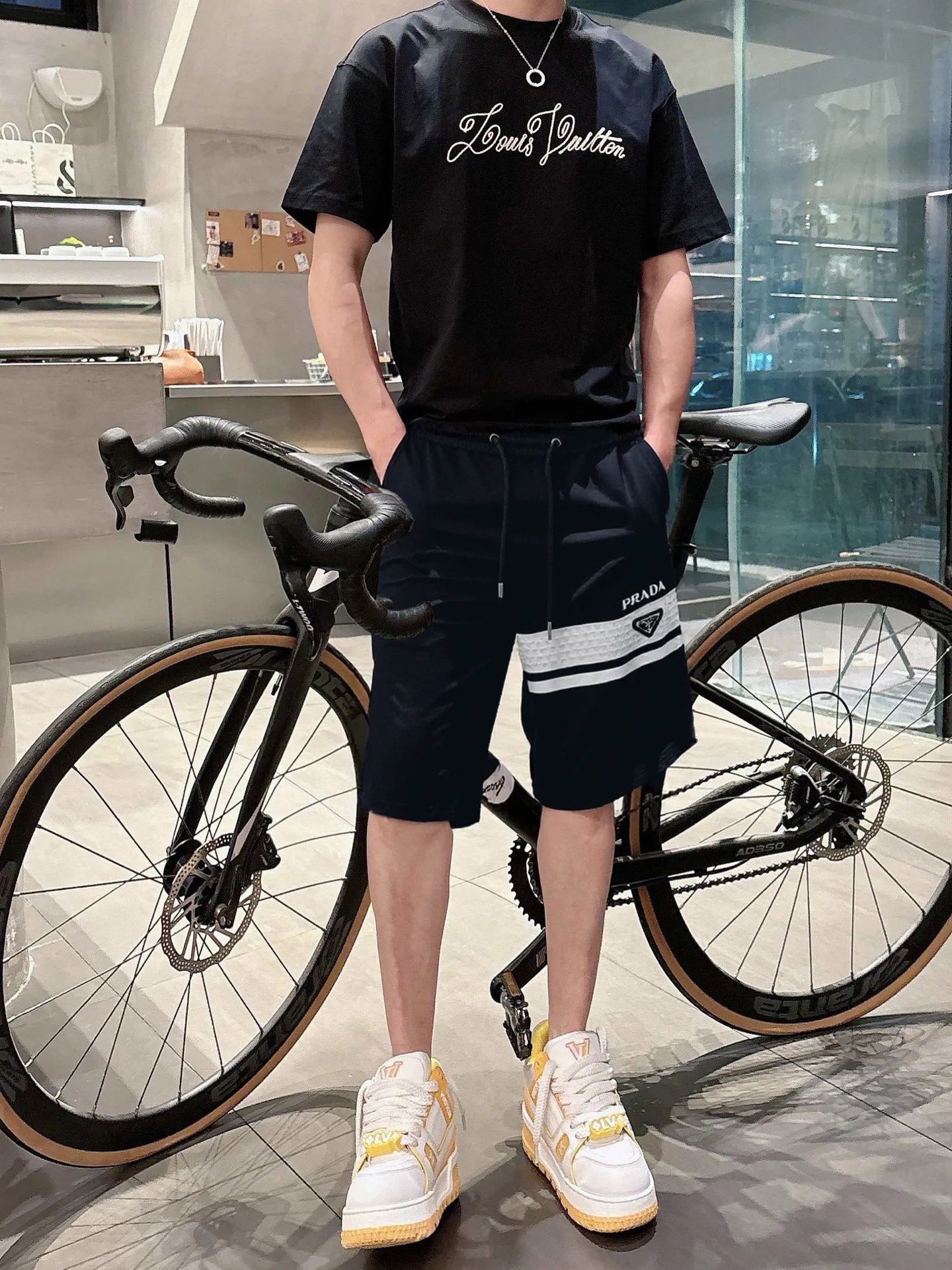 NO:491569,Prada 2025ss summer new style original single counter casual shorts, luxury classic brand original LOGO accessories, hot-selling models for the counter, very comfortable to wear, low-key and luxurious, very classy when worn, no need to say much about the trouser style and cutting, the upper body is exquisite and vivid, high-end and top-quality materials, a truly palace-level casual pants, Turkish cotton quality, heavy washing makes the pants very soft!  Not picky about people, the upper body is absolutely stylish and extremely luxurious. Size M-3XL orders to report height and weight.,,prada, shorts,alexander wang19860909普拉达 2025ss夏季新款原单专柜休闲短裤,奢华经典品牌原版LOGO配饰 专柜热销款 身穿着非常舒适 低调不失奢华 穿出去非常有档次 裤型款式和裁剪亦无需多言 上身精致跃然高档一等一顶级质料 真正殿堂级的休闲裤 选用土耳其的棉花品质卓然,经过重水洗使得裤子很柔软！不挑人 上身绝对的有型 极度奢华. 尺码M-3XL下单报身高体重.,,prada,shorts,alexander wang,Men's clothing