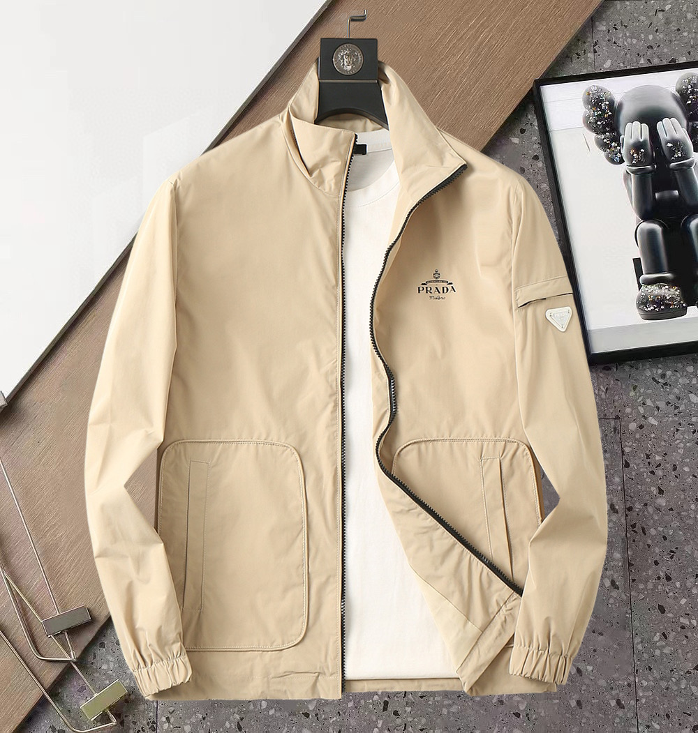 NO:510477,Prada 2025 Spring New Jacket Jacket, the new product on the show is perfect, comfortable and warm, the three standards are complete in color and full and attractive, and the very outstanding design easily advances the sense of fashion, the workmanship is extremely exquisite and rigorous, and the wiring is neat and meticulous!  A masterpiece of a big-name designer!  The upper body doesn't look bloated and super handsome!  Spot code M ~ XXXL,,prada,jackets & coats,jackets & coats,alexander wang19860909普拉达 2025开春新款夹克外套,秀场新品品相非常完美,舒适保暖,三标齐全色泽饱满诱人,非常出彩的设计,轻松将时髦感进阶,做工极为考究严谨,走线工整细致！大牌设计师巨作！上身不显臃肿、超级帅气！现货码数M ～ XXXL,,prada,jackets & coats,jackets & coats,alexander wang,Men's clothing