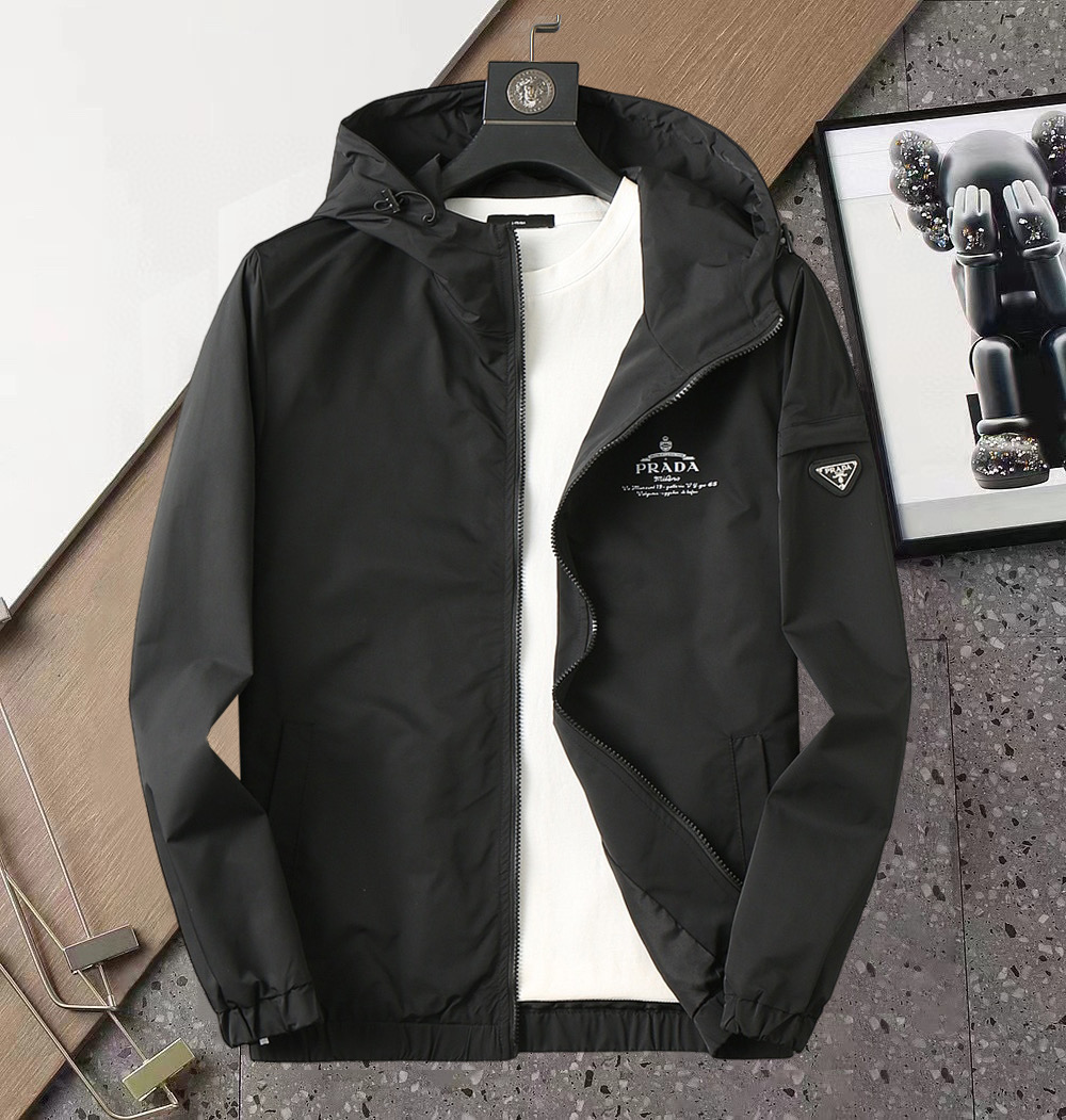 NO:510473,Prada 2025 Spring New Jacket Jacket, the new product on the show is perfect, comfortable and warm, the three standards are complete in color and full and attractive, and the very outstanding design easily advances the sense of fashion, the workmanship is extremely exquisite and rigorous, and the wiring is neat and meticulous!  A masterpiece of a big-name designer!  The upper body doesn't look bloated and super handsome!  Spot code M ~ XXXL,,prada,jackets & coats,jackets & coats,alexander wang19860909普拉达 2025开春新款夹克外套,秀场新品品相非常完美,舒适保暖,三标齐全色泽饱满诱人,非常出彩的设计,轻松将时髦感进阶,做工极为考究严谨,走线工整细致！大牌设计师巨作！上身不显臃肿、超级帅气！现货码数M ～ XXXL,,prada,jackets & coats,jackets & coats,alexander wang,Men's clothing