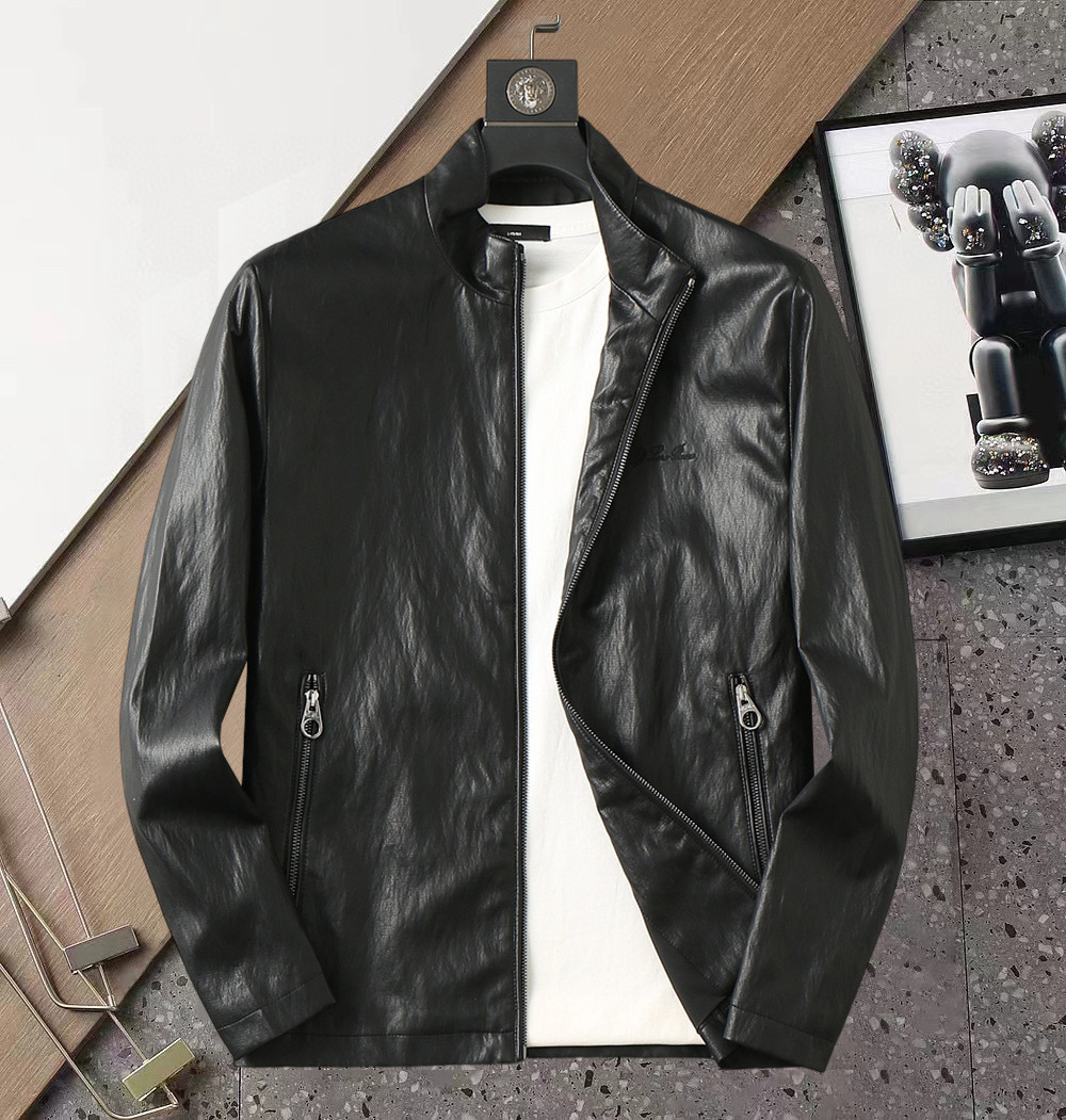 NO:510471,LP new leather jacket, urban fashionable casual style!  The fabric is cool and hot jacket. It is fashionable and urban versatile, with breathable upper body and fashionable and beautiful. The special fabrics are imported from the UK. They have unique texture, soft and smooth feel, and excellent details. They are not a product that ordinary fabrics can compare with. Very charming design, inner sewing edging technology, customized original logo auxiliary material design!  The details are very in place. They give users full experience and perfect protection. They are minimalist and seasonal design elements, perfect style, and highly recommended!  Size M-3XL, loro piana, jackets & coats, jackets & coats,leather jacket,alexander wang19860909LP 新款皮衣夹克,都市时尚休闲款！面料帅酷爆款夹克外套.时尚都市百搭款款,上身透气而且时尚靓丽,特供面料都是英国进口的 质感独特,手感柔嫩顺滑,细节出色 不是一般面料所能对比的产品.非常极具魅力的设计,内缝包边工艺,定制原版logo辅料设计！细节非常到位.给使用者充分的体验和完善的保护,极简当季的设计元素,完美版型,强烈推荐！ 尺码M-3XL,,loro piana,jackets & coats,jackets & coats,leather jacket,alexander wang,Men's clothing