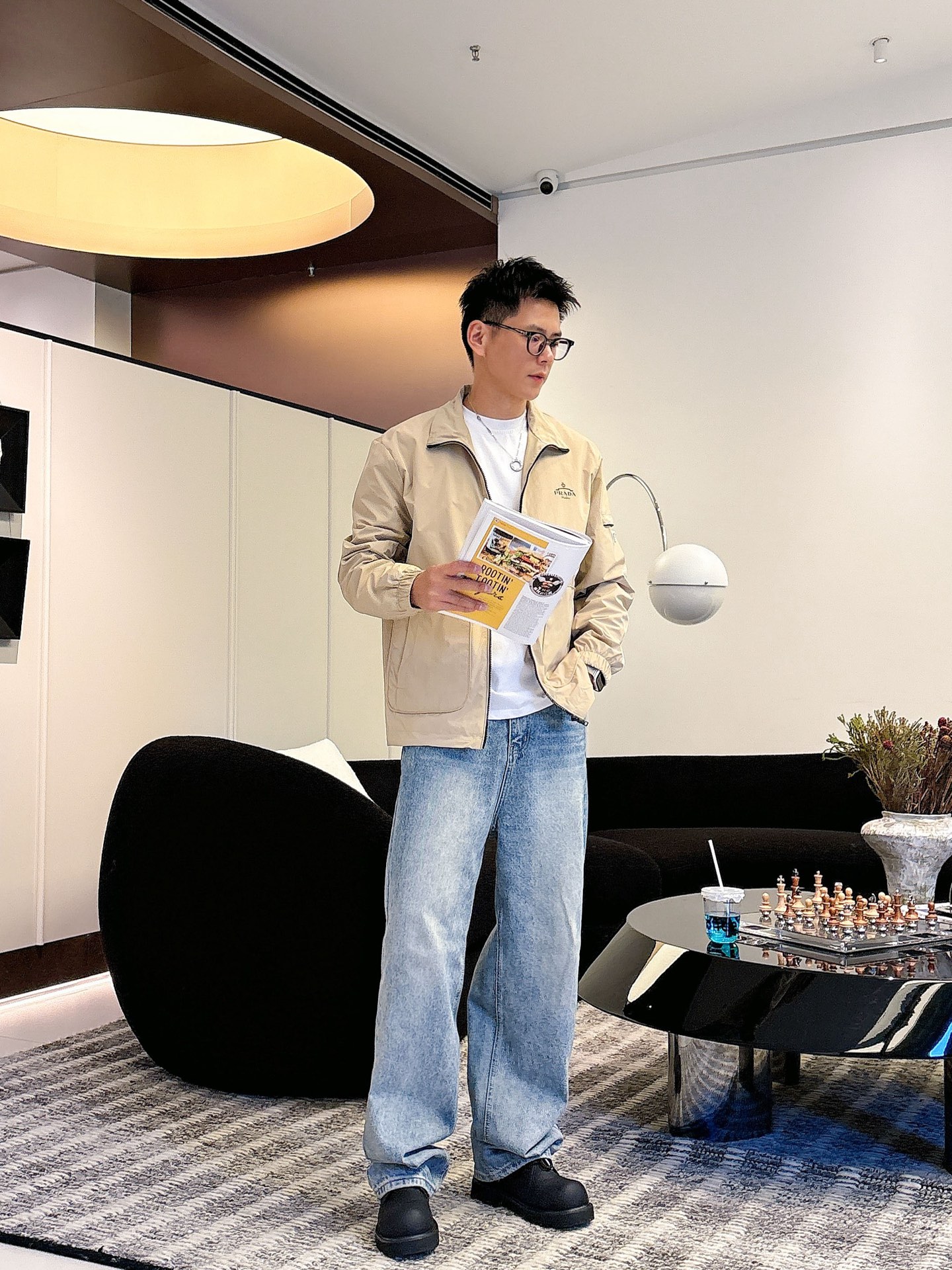 NO:513162,Prada 2025 autumn new jacket jacket, the new product on the show is perfect, comfortable and warm, the three standards are complete in color and full and attractive, and the very outstanding design easily advances the sense of fashion. The workmanship is extremely exquisite and rigorous, and the wiring is neat and meticulous!  A masterpiece of a big-name designer!  The upper body doesn't look bloated and super handsome!  Spot code M ~ XXXL,,prada,jackets & coats,jackets & coats,alexander wang19860909普拉达 2025秋季新款夹克外套,秀场新品品相非常完美,舒适保暖,三标齐全色泽饱满诱人,非常出彩的设计,轻松将时髦感进阶,做工极为考究严谨,走线工整细致！大牌设计师巨作！上身不显臃肿、超级帅气！现货码数M ～ XXXL,,prada,jackets & coats,jackets & coats,alexander wang,Men's clothing