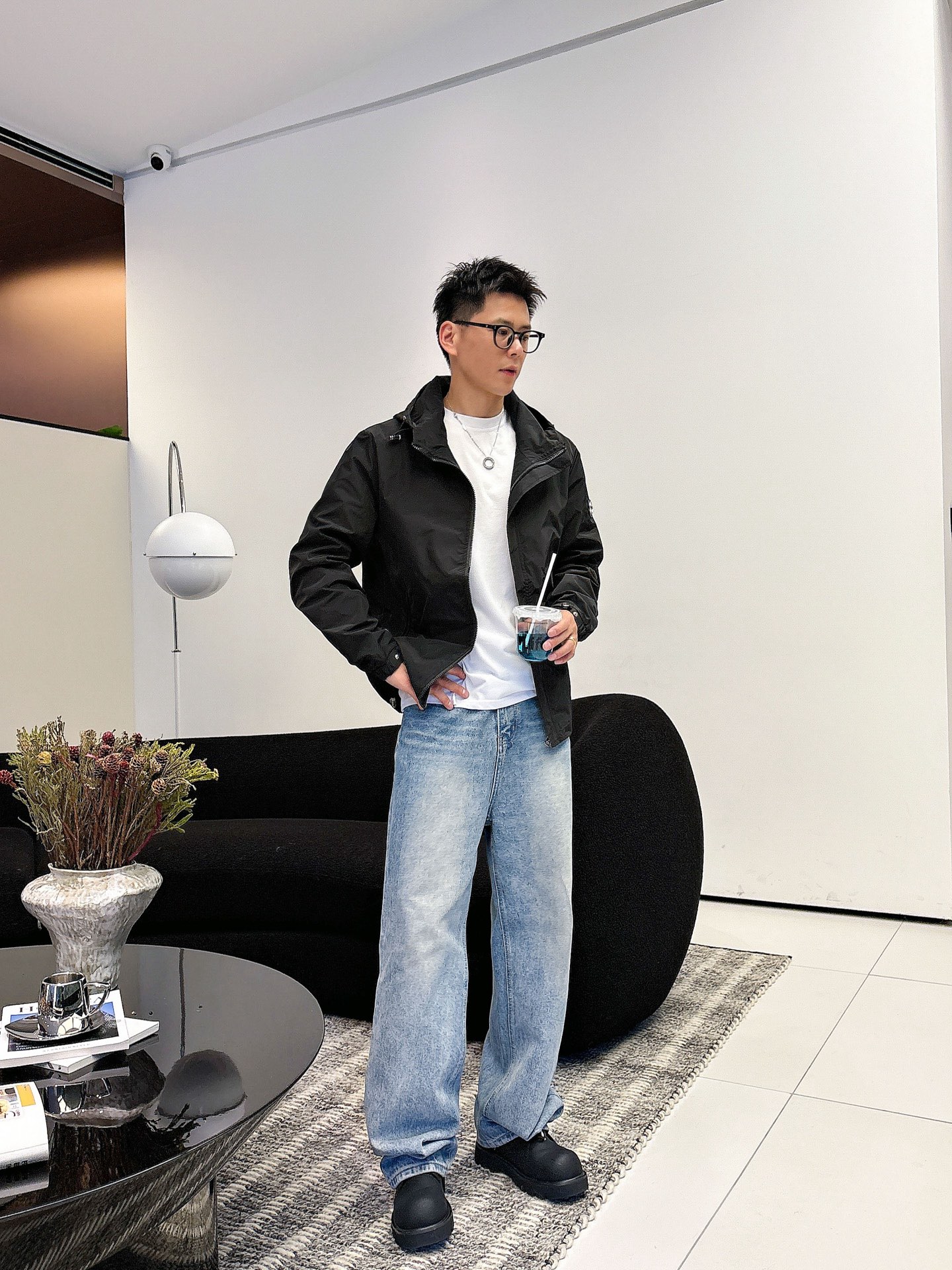 NO:513170,The new 2025 autumn jacket, the new product on the show is perfect, comfortable and warm, the three-standard complete colors and full and attractive, and the very outstanding design easily advances the sense of fashion. The workmanship is extremely exquisite and rigorous, and the wiring is neat and meticulous!  A masterpiece of a big-name designer!  The upper body doesn't look bloated and super handsome!  Spot code M ~ XXXL,,Moncler,jackets & coats,jackets & coats,alexander wang19860909蒙口 2025秋季新款夹克外套,秀场新品品相非常完美,舒适保暖,三标齐全色泽饱满诱人,非常出彩的设计,轻松将时髦感进阶,做工极为考究严谨,走线工整细致！大牌设计师巨作！上身不显臃肿、超级帅气！现货码数M ～ XXXL,,Moncler,jackets & coats,jackets & coats,alexander wang,Men's clothing