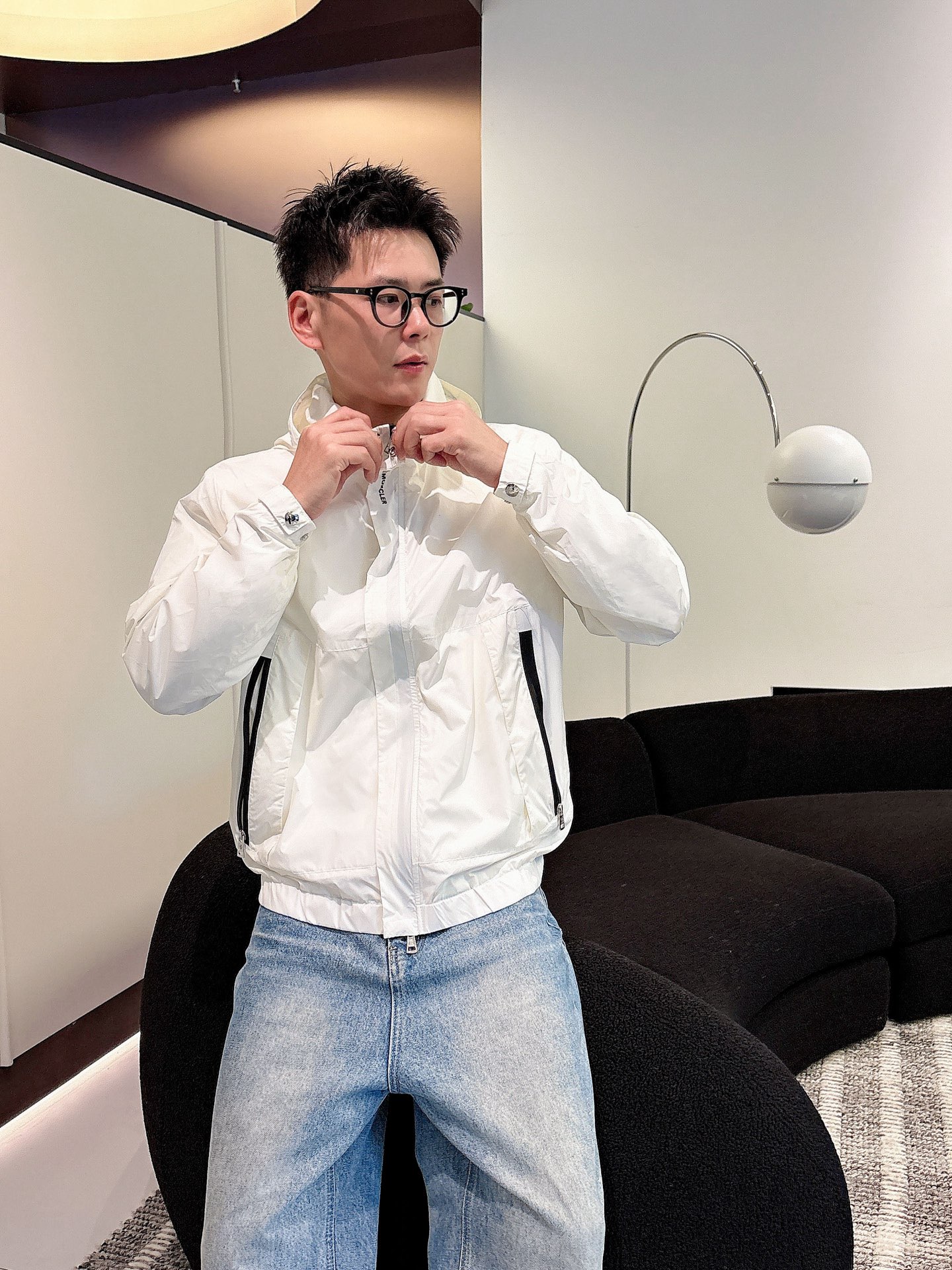 NO:513179,The new 2025 autumn jacket, the new product on the show is perfect, comfortable and warm, the three-standard complete colors and full and attractive, and the very outstanding design easily advances the sense of fashion. The workmanship is extremely exquisite and rigorous, and the wiring is neat and meticulous!  A masterpiece of a big-name designer!  The upper body doesn't look bloated and super handsome!  Spot code M ~ XXXL,,Moncler,jackets & coats,jackets & coats,alexander wang19860909蒙口 2025秋季新款夹克外套,秀场新品品相非常完美,舒适保暖,三标齐全色泽饱满诱人,非常出彩的设计,轻松将时髦感进阶,做工极为考究严谨,走线工整细致！大牌设计师巨作！上身不显臃肿、超级帅气！现货码数M ～ XXXL,,Moncler,jackets & coats,jackets & coats,alexander wang,Men's clothing