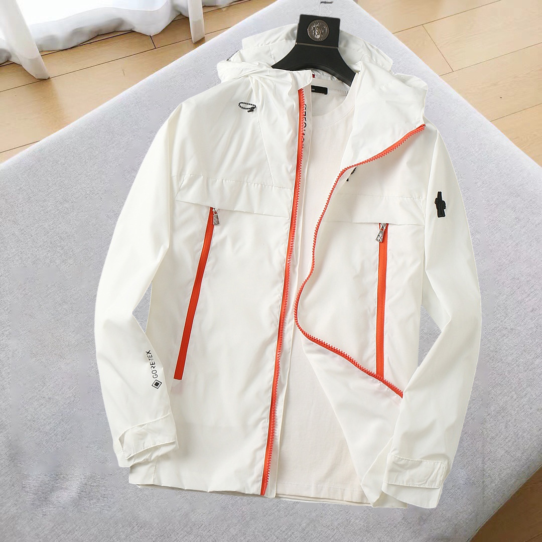 NO:544972,The new jacket jacket with a cover in early autumn 2025, the new product on the show is perfect, comfortable and warm, the three-standard complete colors and full and attractive, and the very outstanding design easily advances the sense of fashion. The workmanship is extremely exquisite and rigorous, and the wiring is neat and meticulous!  A masterpiece of a big-name designer!  The upper body doesn't look bloated and super handsome!  Spot code M ~ XXXL,,Moncler,jackets & coats,jackets & coats,alexander wang19860909蒙口 2025初秋新款夹克外套,秀场新品品相非常完美,舒适保暖,三标齐全色泽饱满诱人,非常出彩的设计,轻松将时髦感进阶,做工极为考究严谨,走线工整细致！大牌设计师巨作！上身不显臃肿、超级帅气！现货码数M ～ XXXL,,Moncler,jackets & coats,jackets & coats,alexander wang,Men's clothing