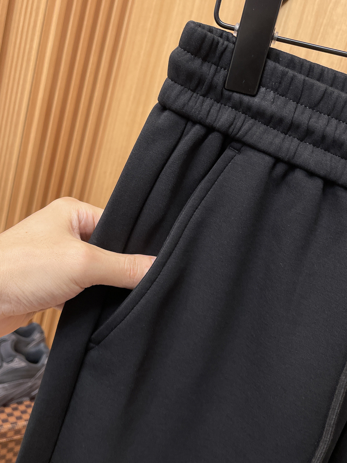 Amiri Pantalones Casuales con Logo Clásico para Hombre, Colección Otoño/Invierno 2025 9 i1756547939278 2618 0 7