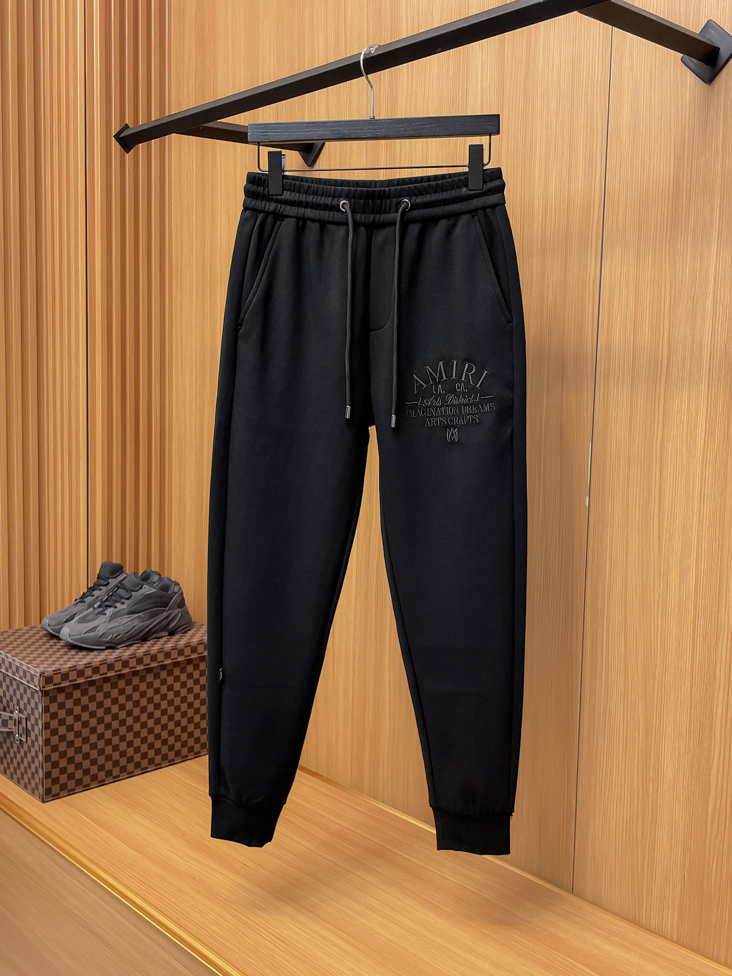 Amiri Pantalones Casuales con Logo Clásico para Hombre, Colección Otoño/Invierno 2025